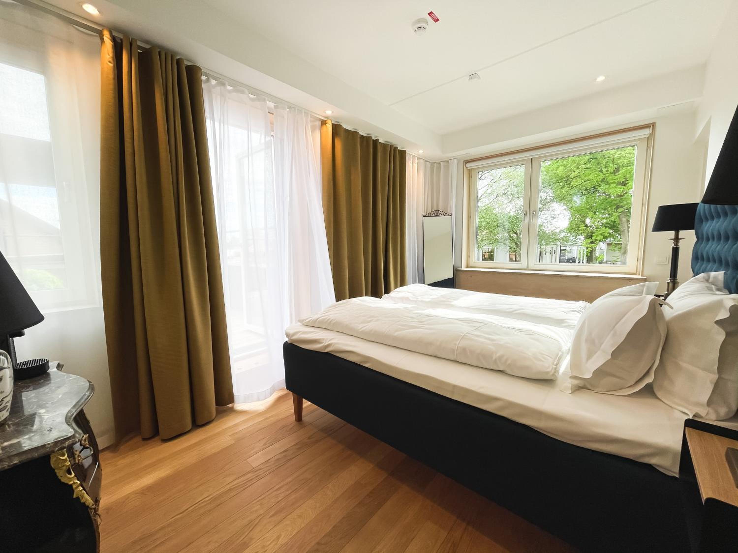 Suite with Spa Bath - Photo 1