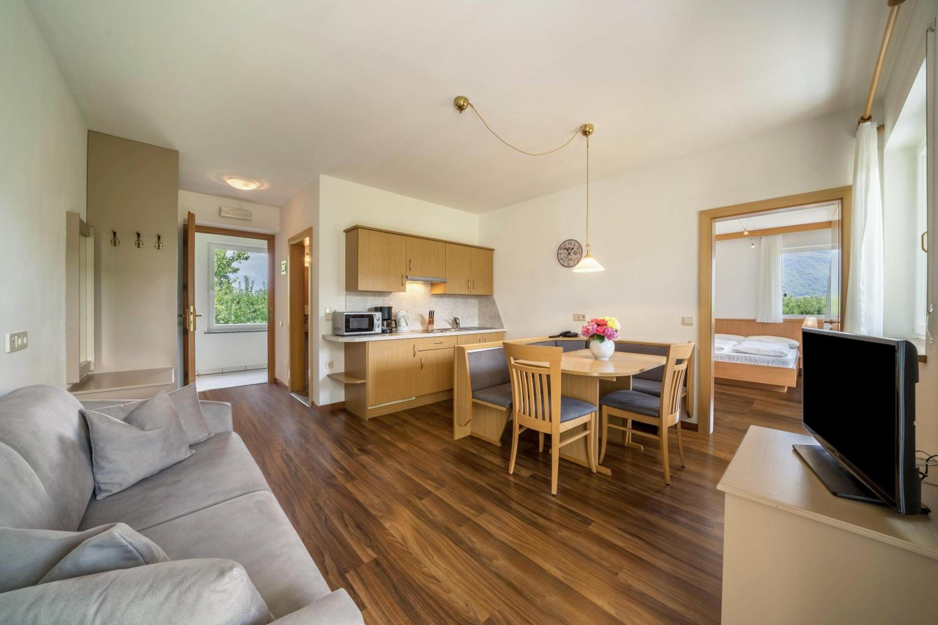 Two-Bedroom Deluxe Apartment with Balcony