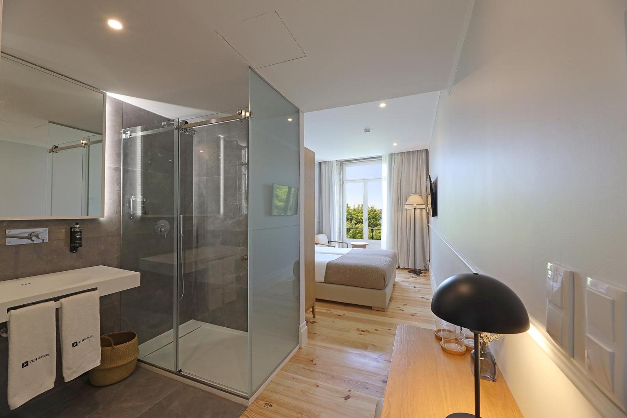 Premium Twin Room - Photo 4
