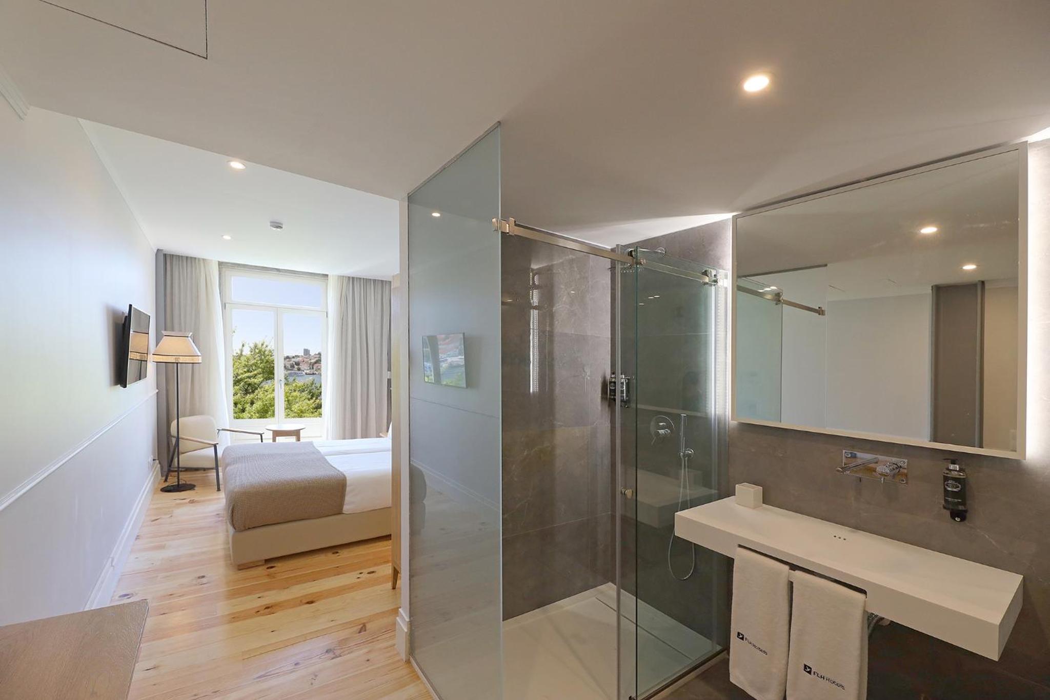 Premium Twin Room - Photo 2