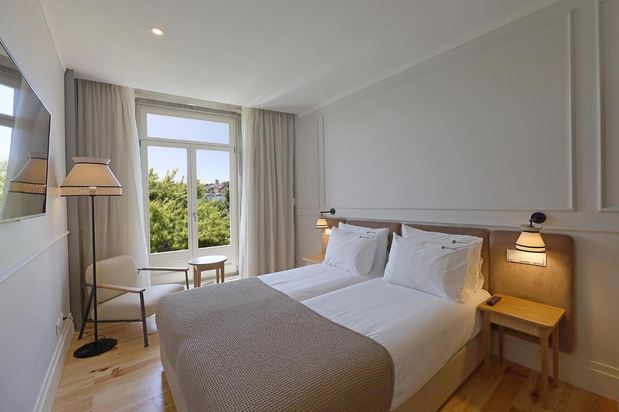 Premium Twin Room - Photo 1