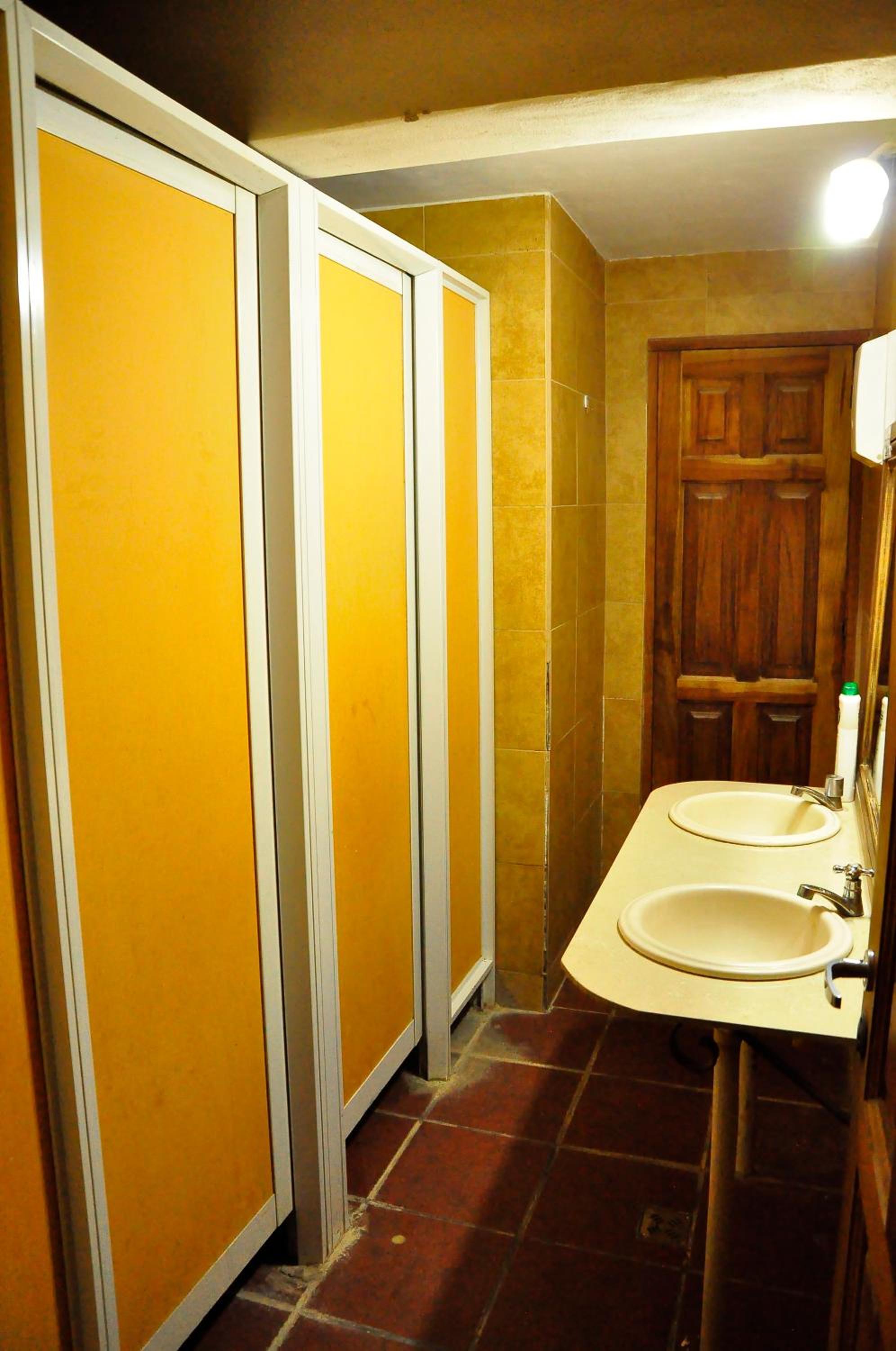Quadruple Room with Shared Bathroom photo 2