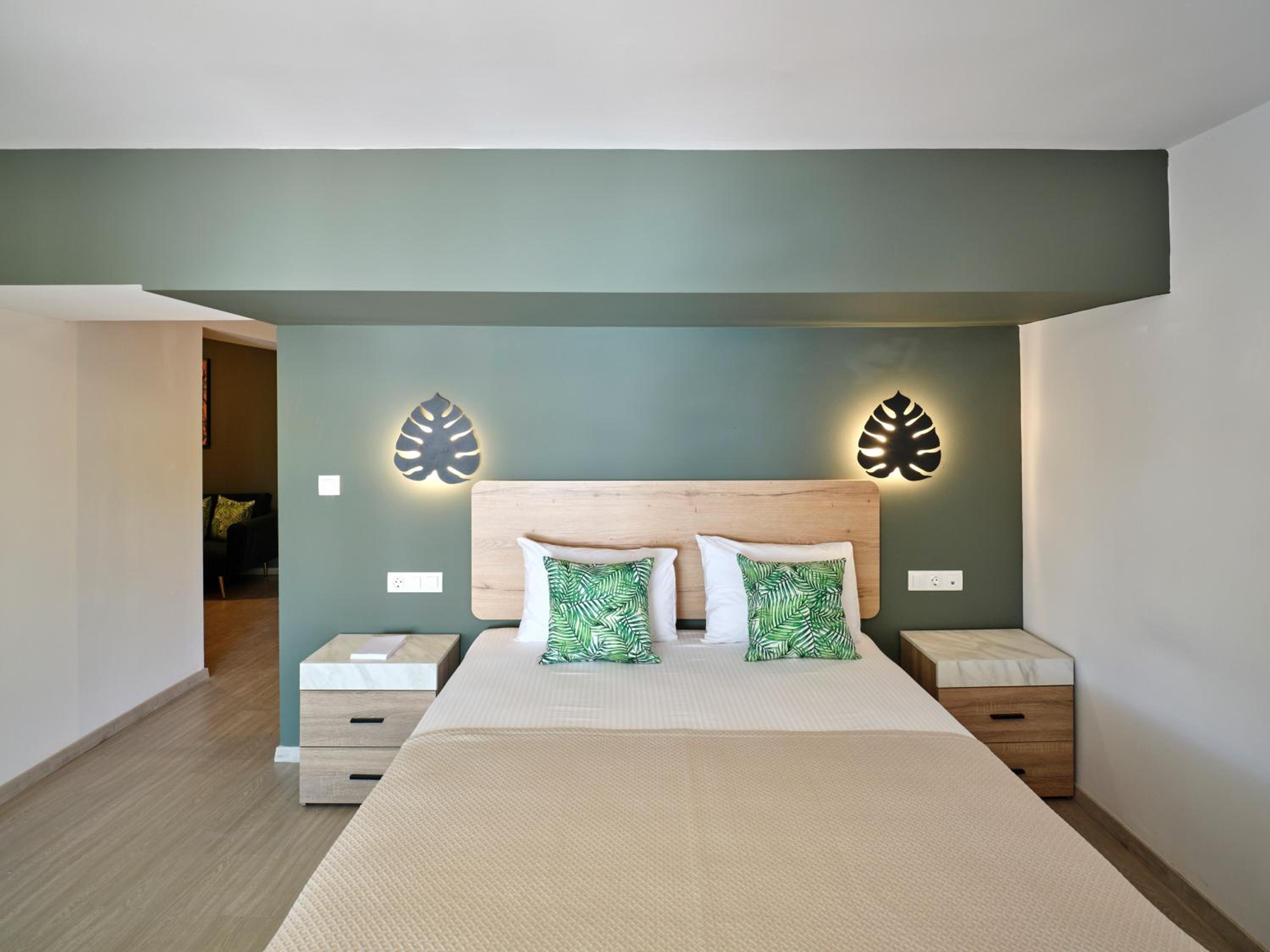 One Bedroom Suite with Sea View - Photo 1