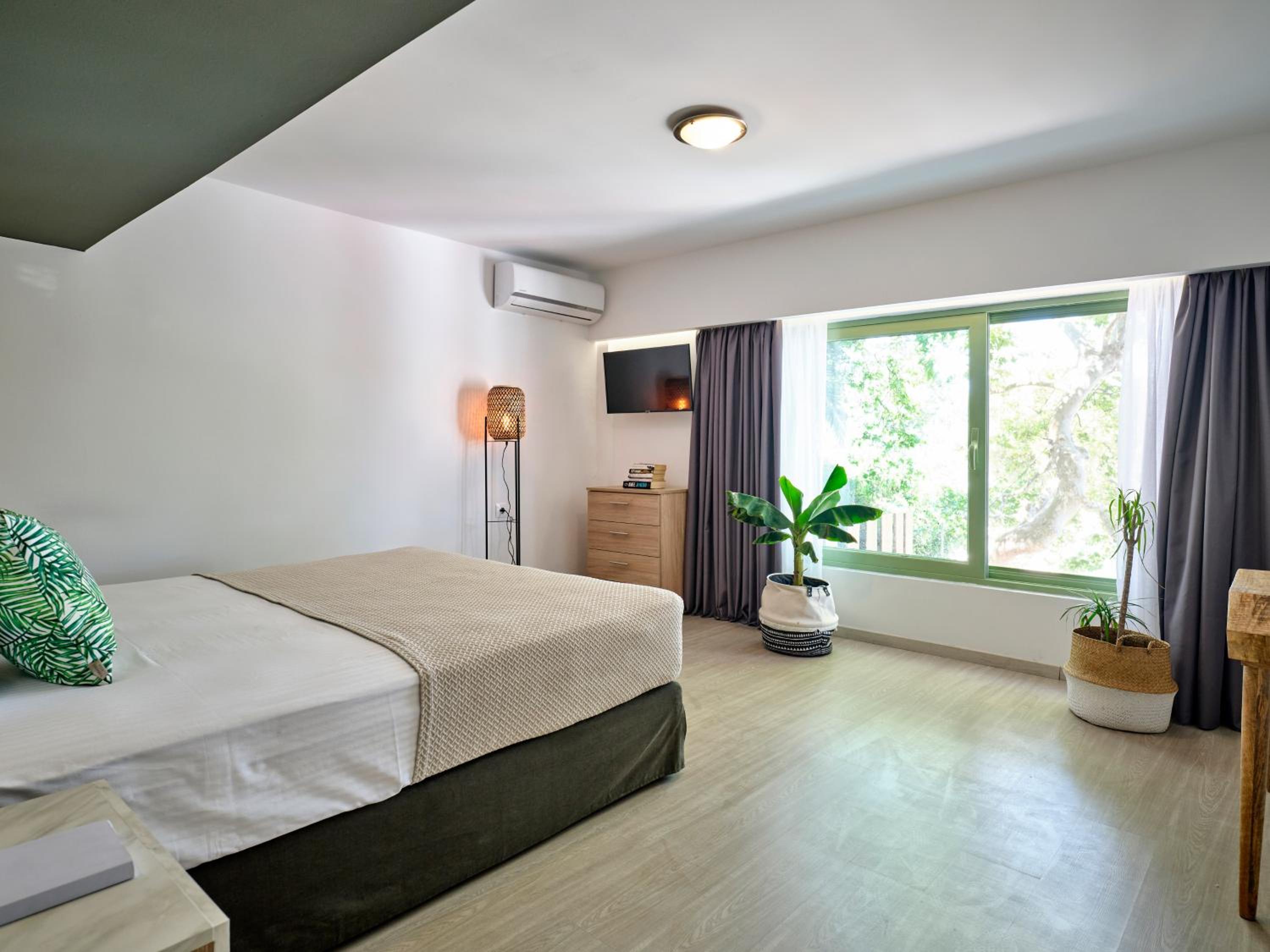 One Bedroom Suite with Sea View - Photo 9