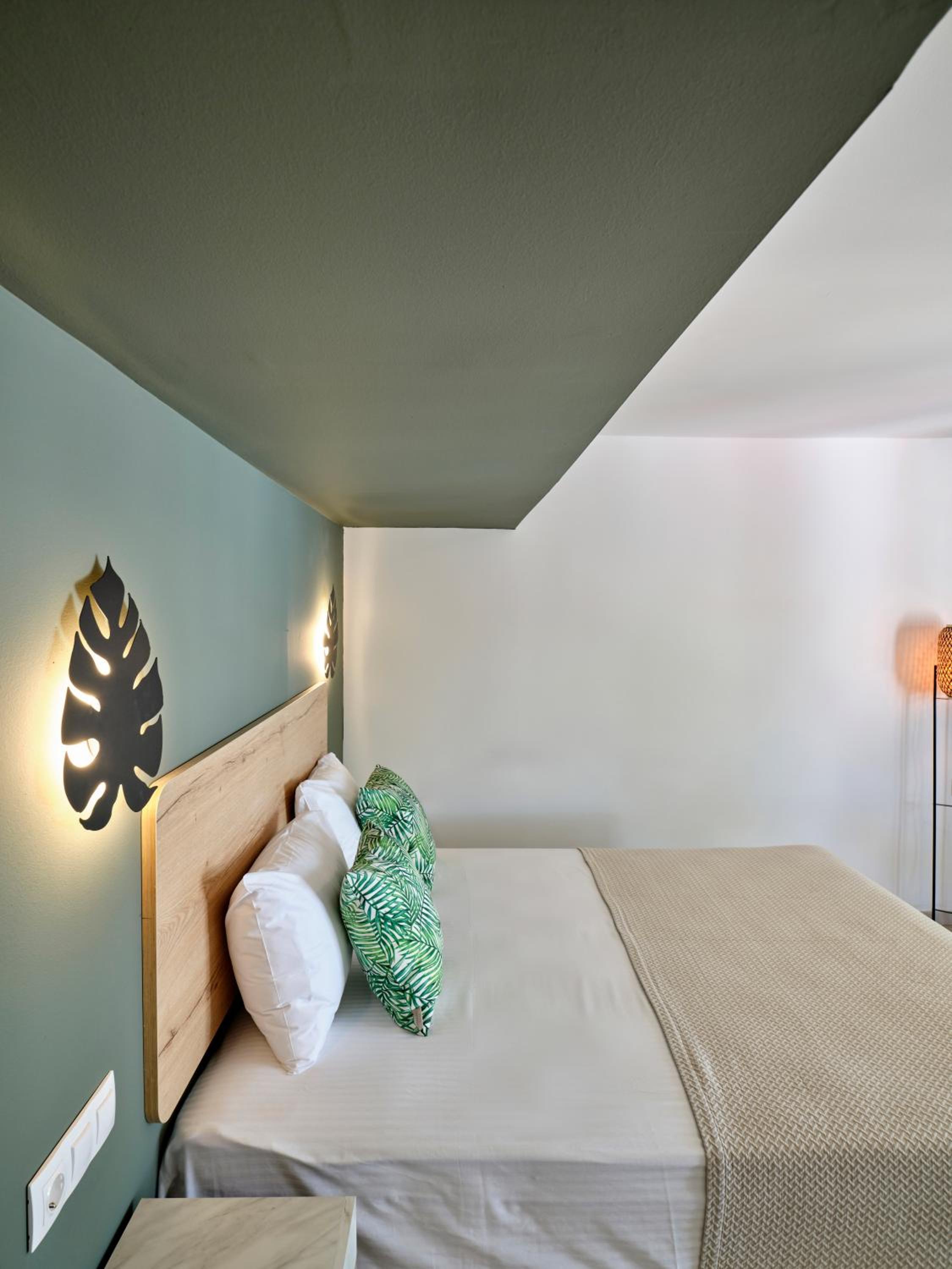 One Bedroom Suite with Sea View - Photo 5