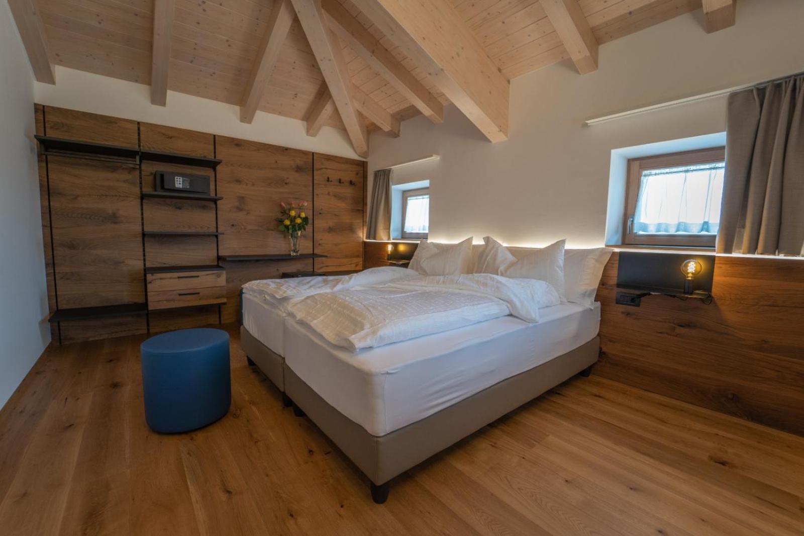 Two Connecting Double Rooms with Private Bathroom photo 2