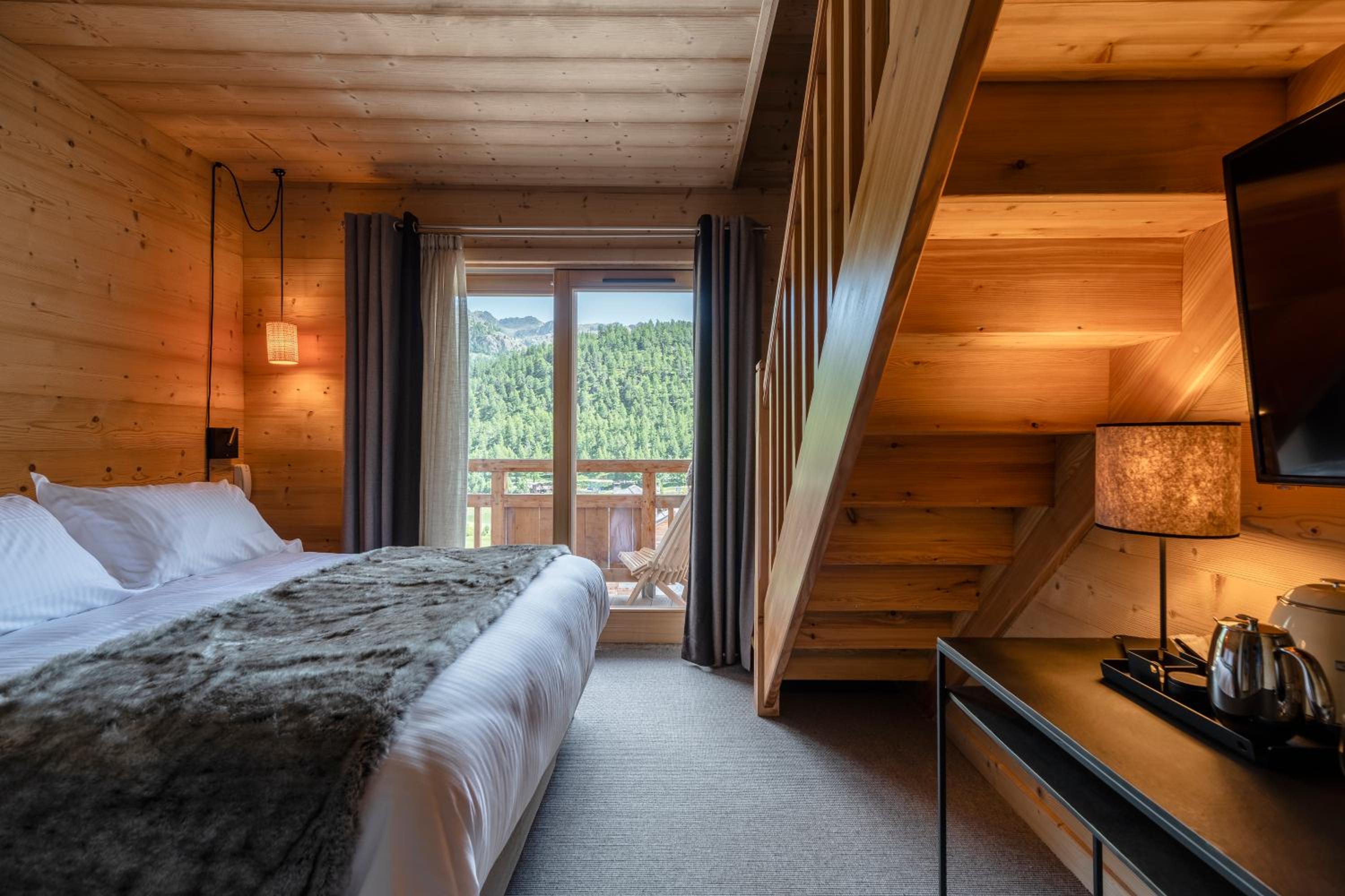 Junior Suite with Mountain View photo 1