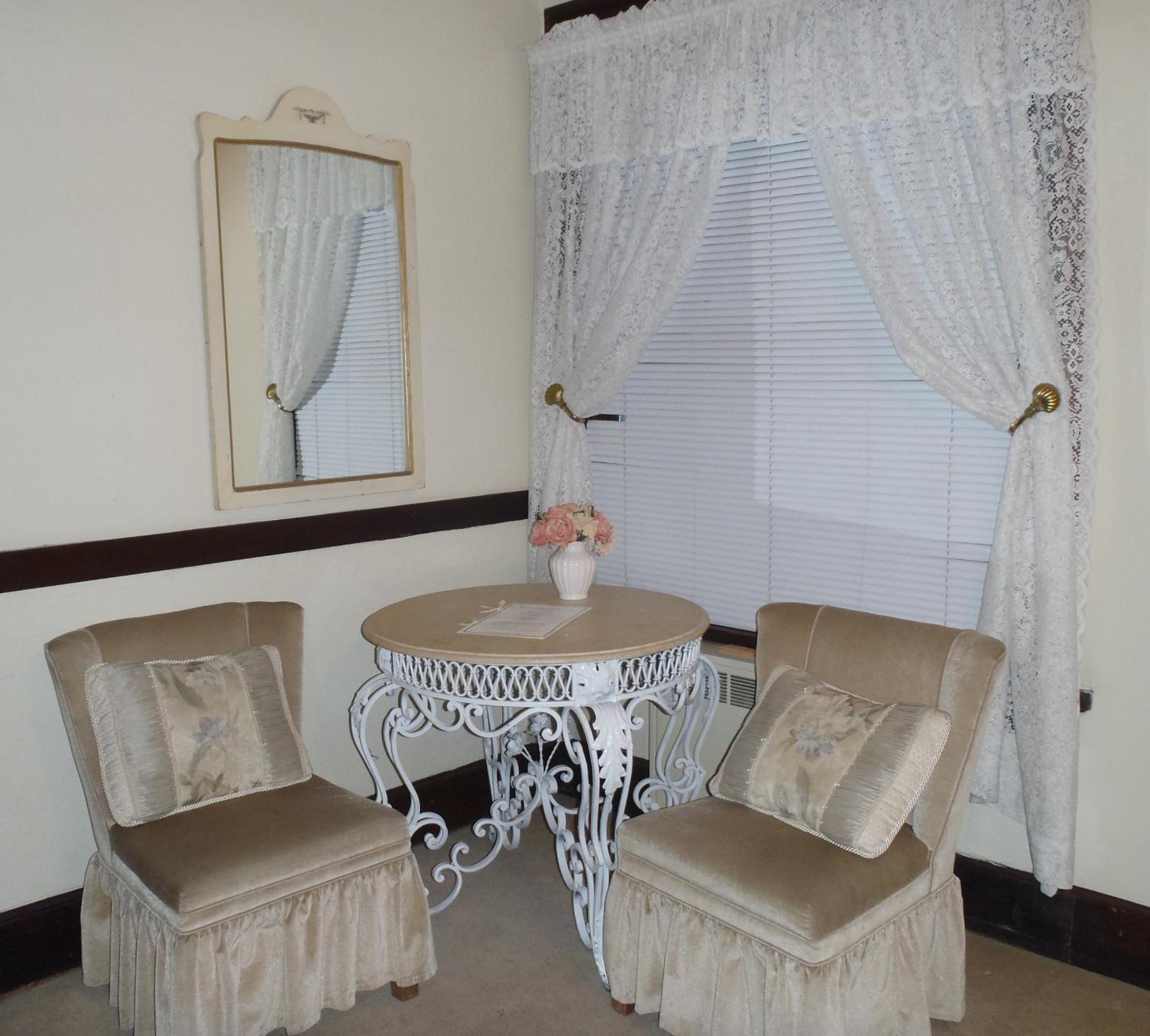 Standard King Room photo 2