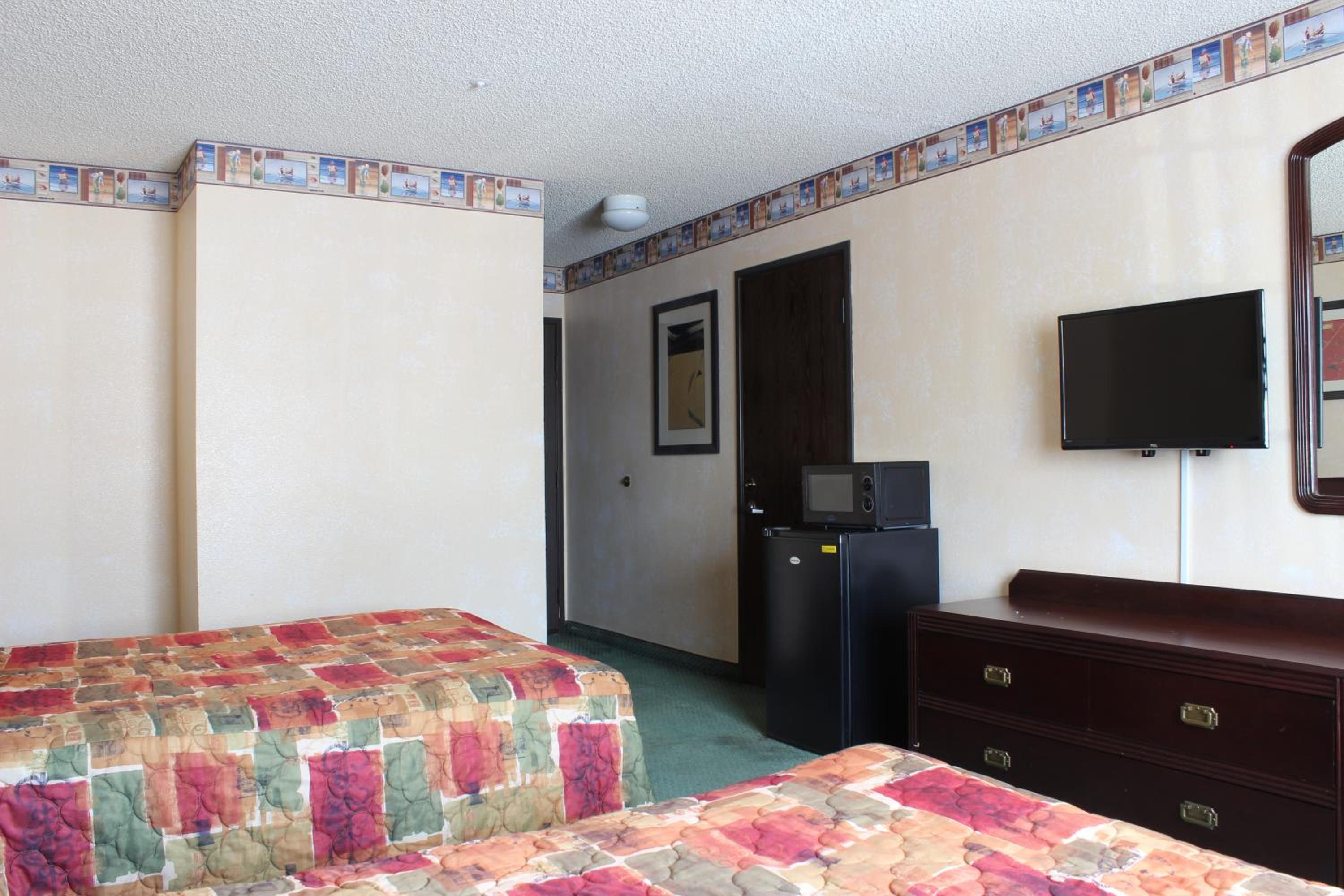 Room with Two Double Beds - Photo 4