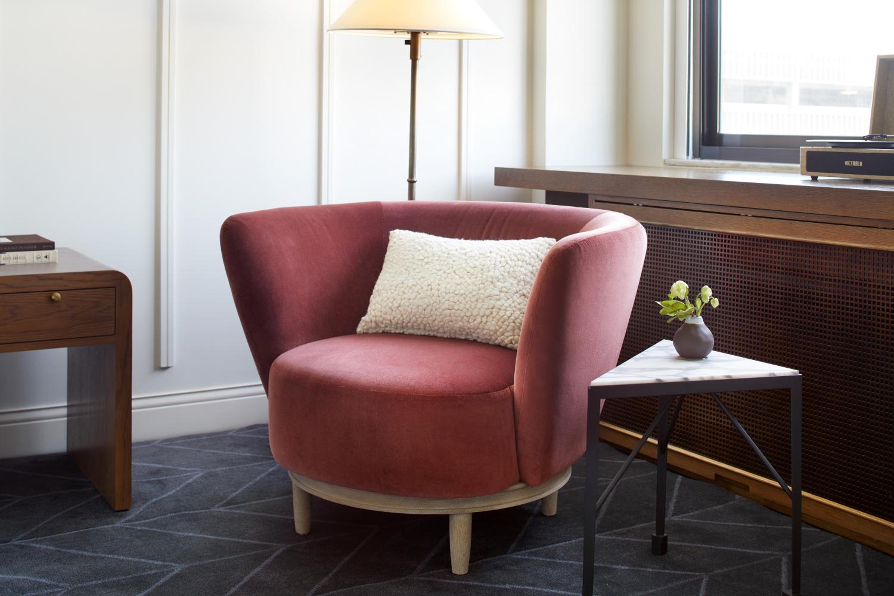Premium King Room - Photo 4
