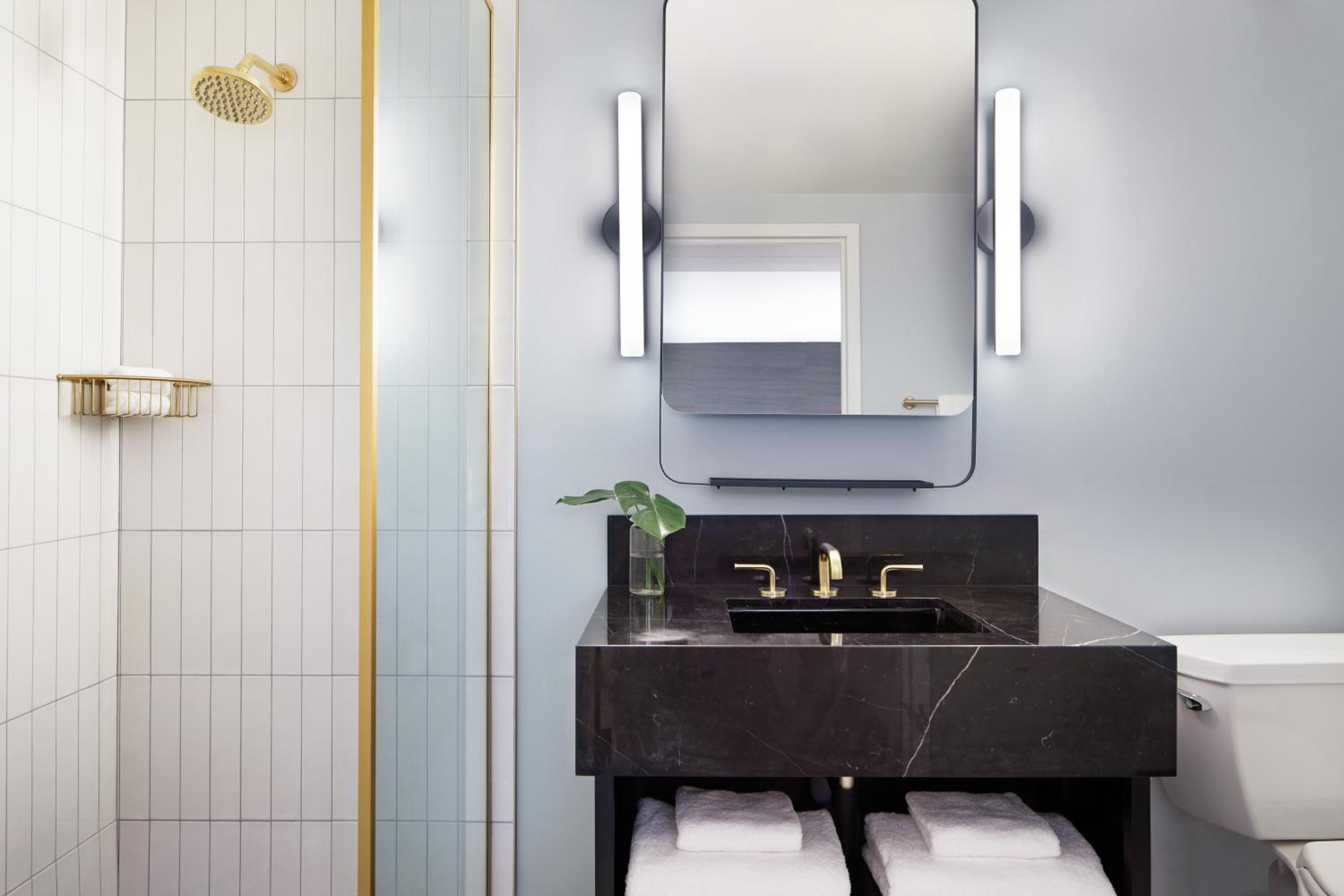 Premium King Room - Photo 5