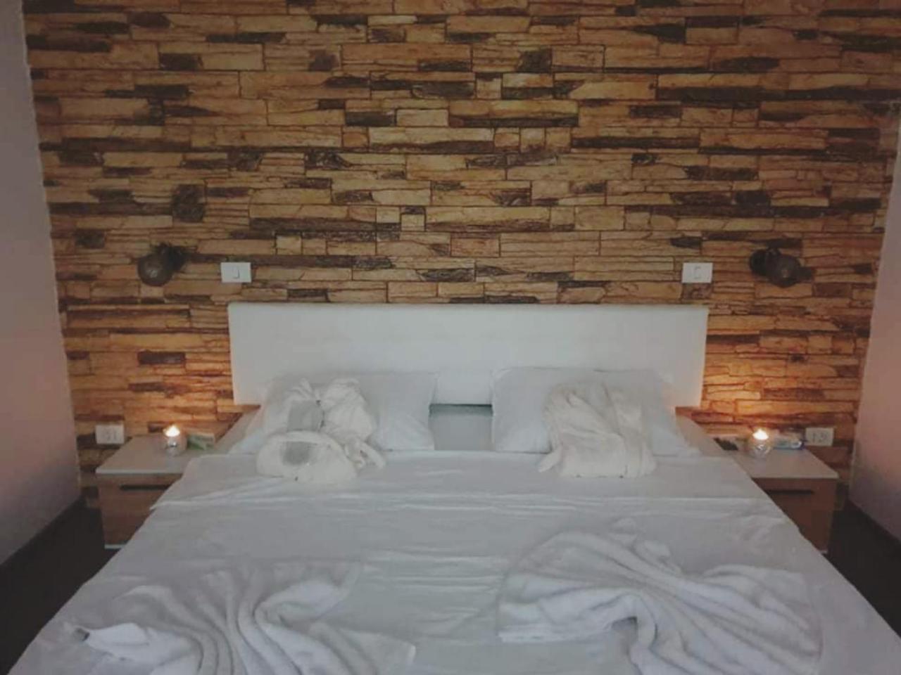 One-Bedroom Apartment - Photo 1