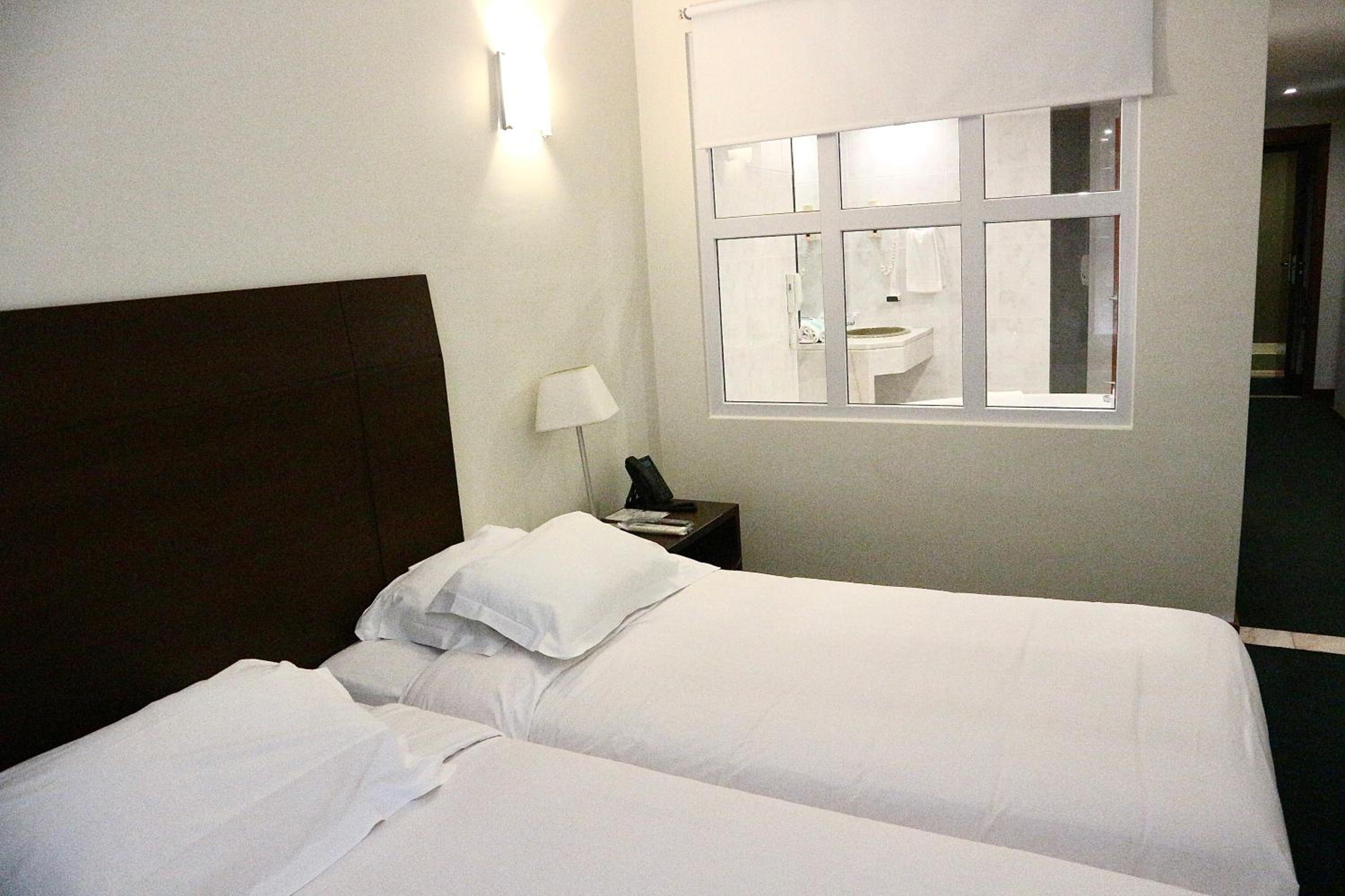 Twin Room with Pool View - Photo 2