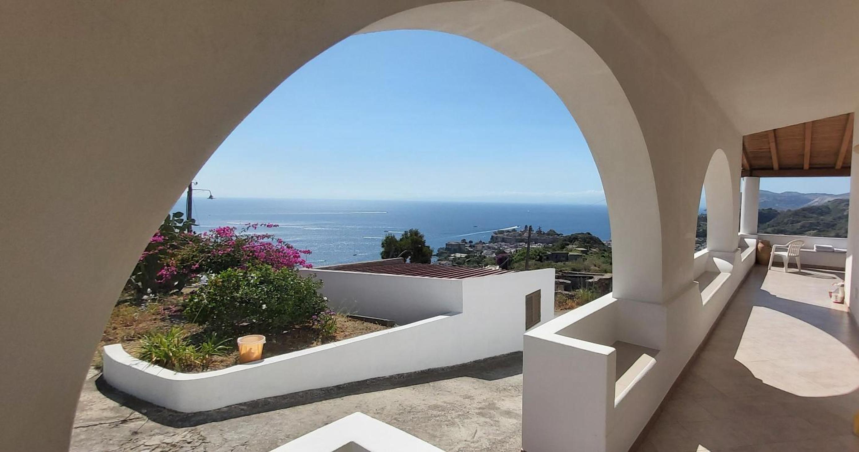 Deluxe Double Room with Sea View - Photo 5