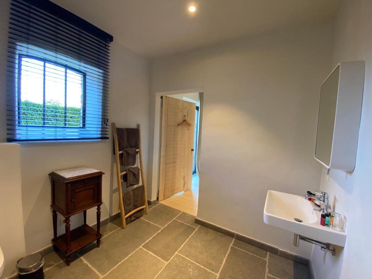 King Room with Roll-In Shower - Disability Access photo 3