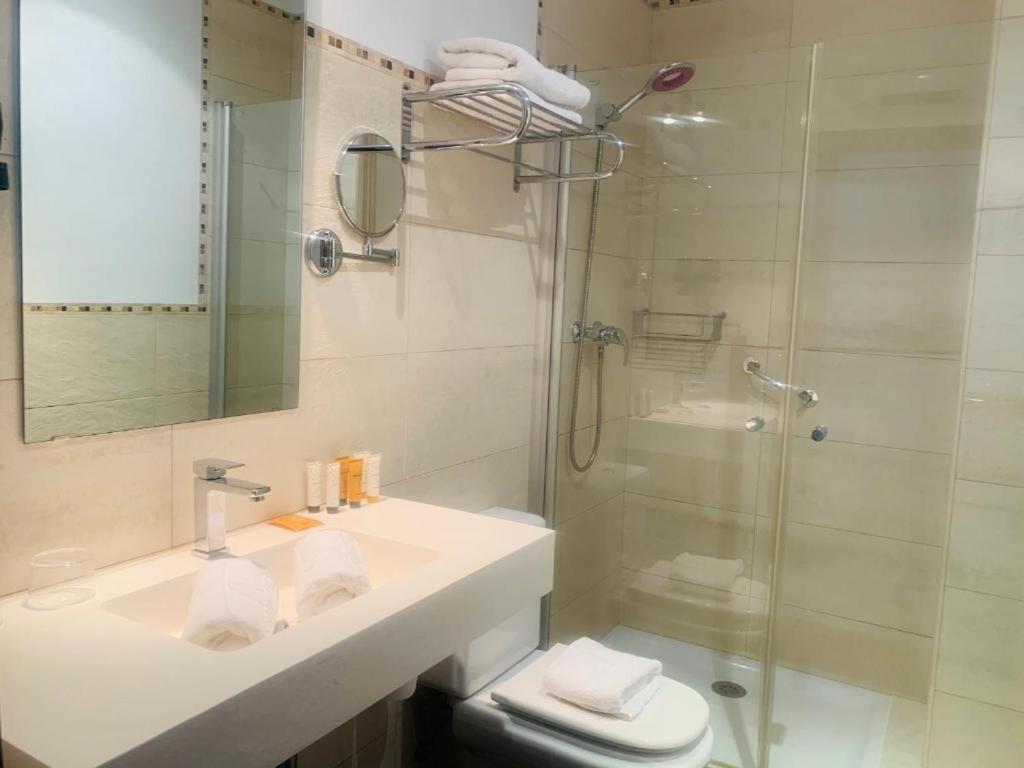 Economy Double Room - Photo 12