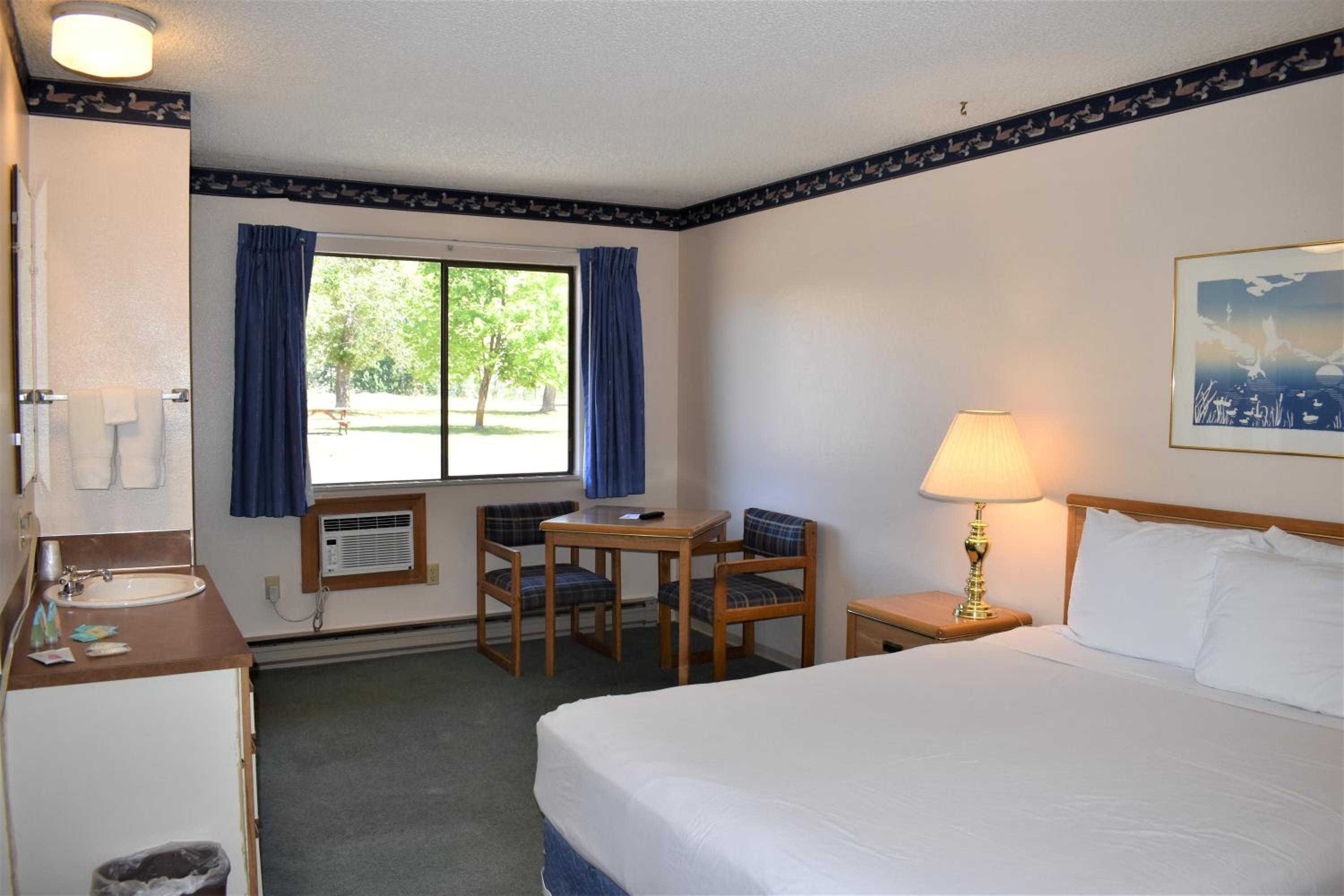 Queen Room Deluxe