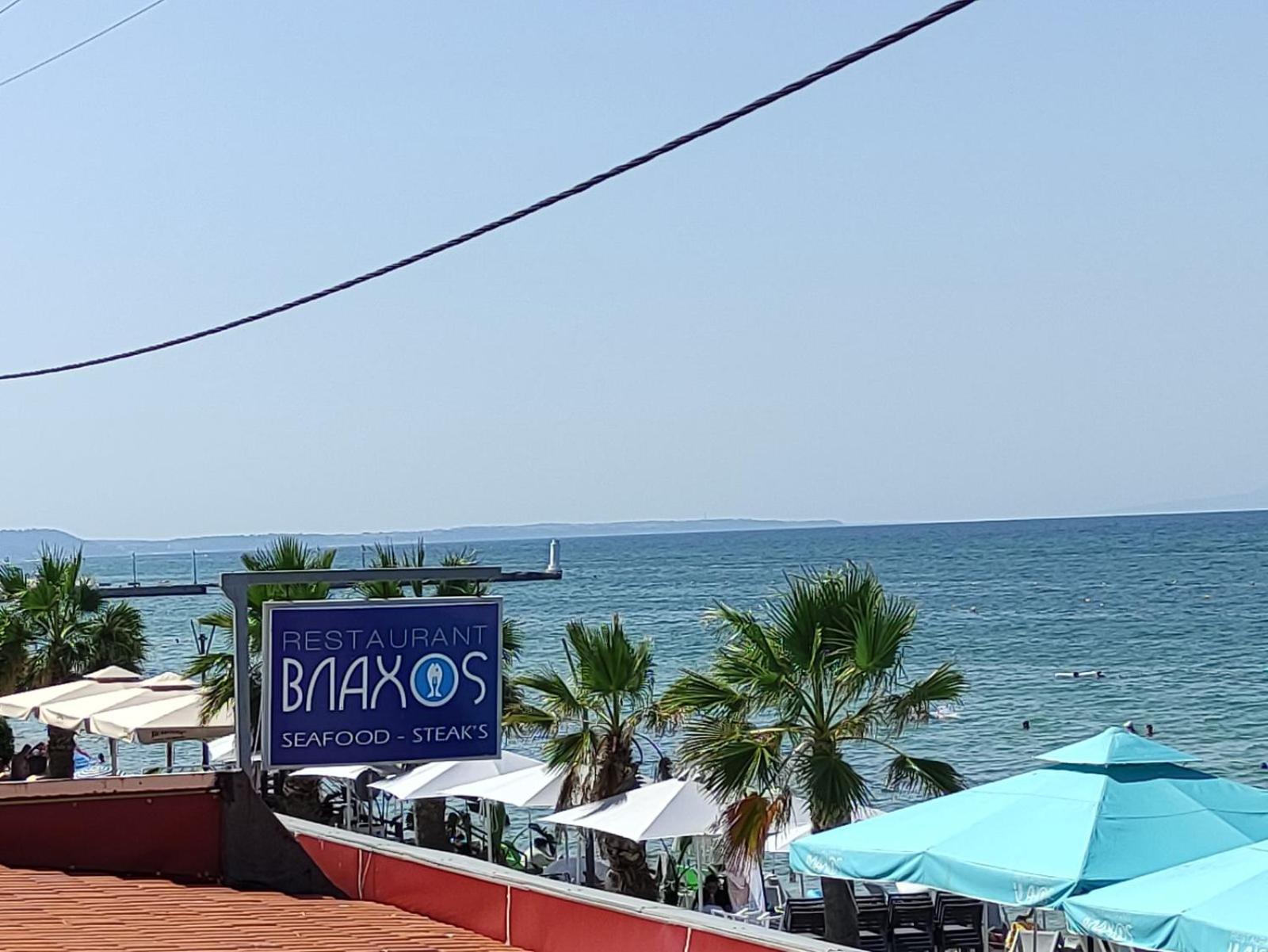 Standard Triple Room With Sea View photo 3