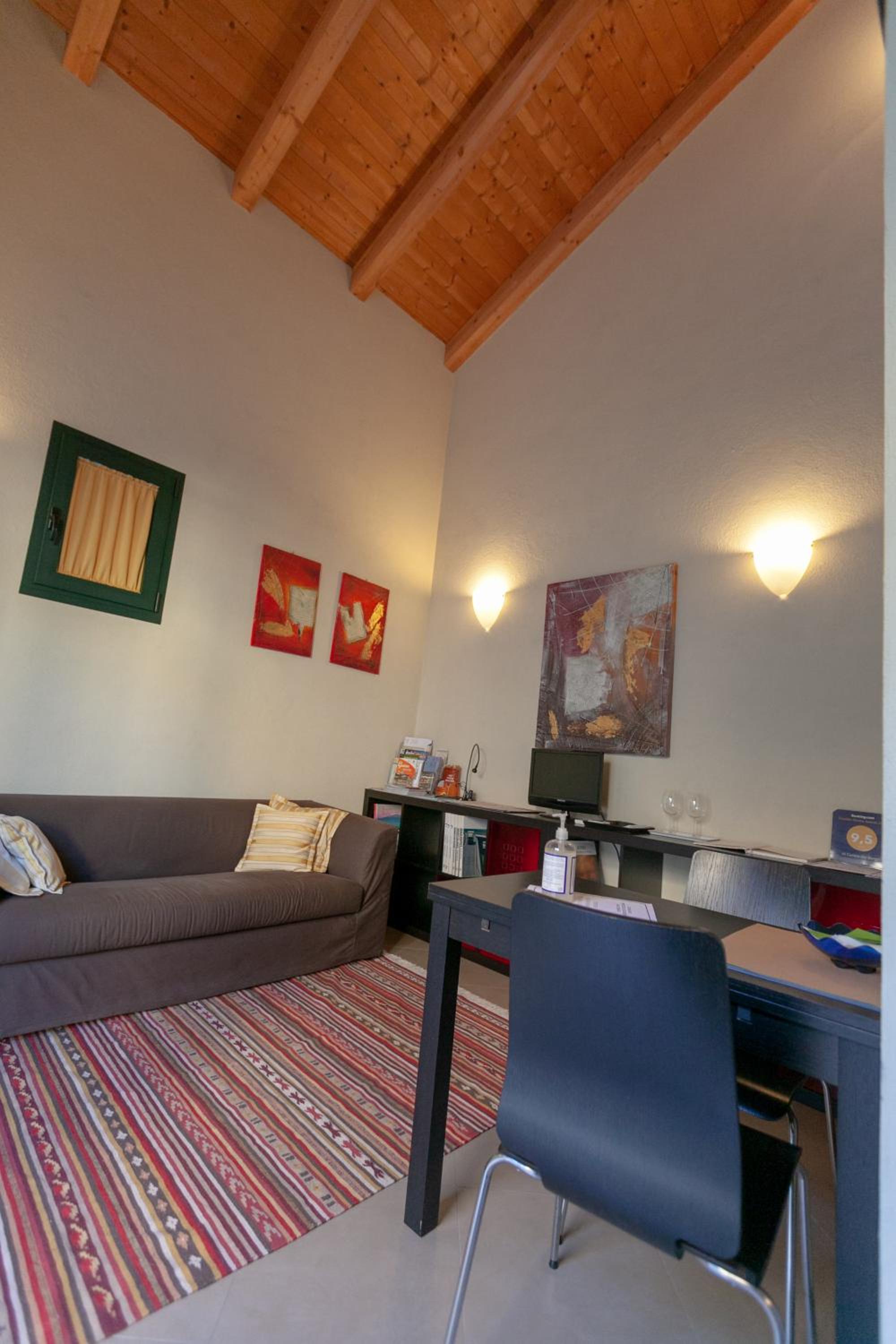 Studio - Split Level - Photo 5