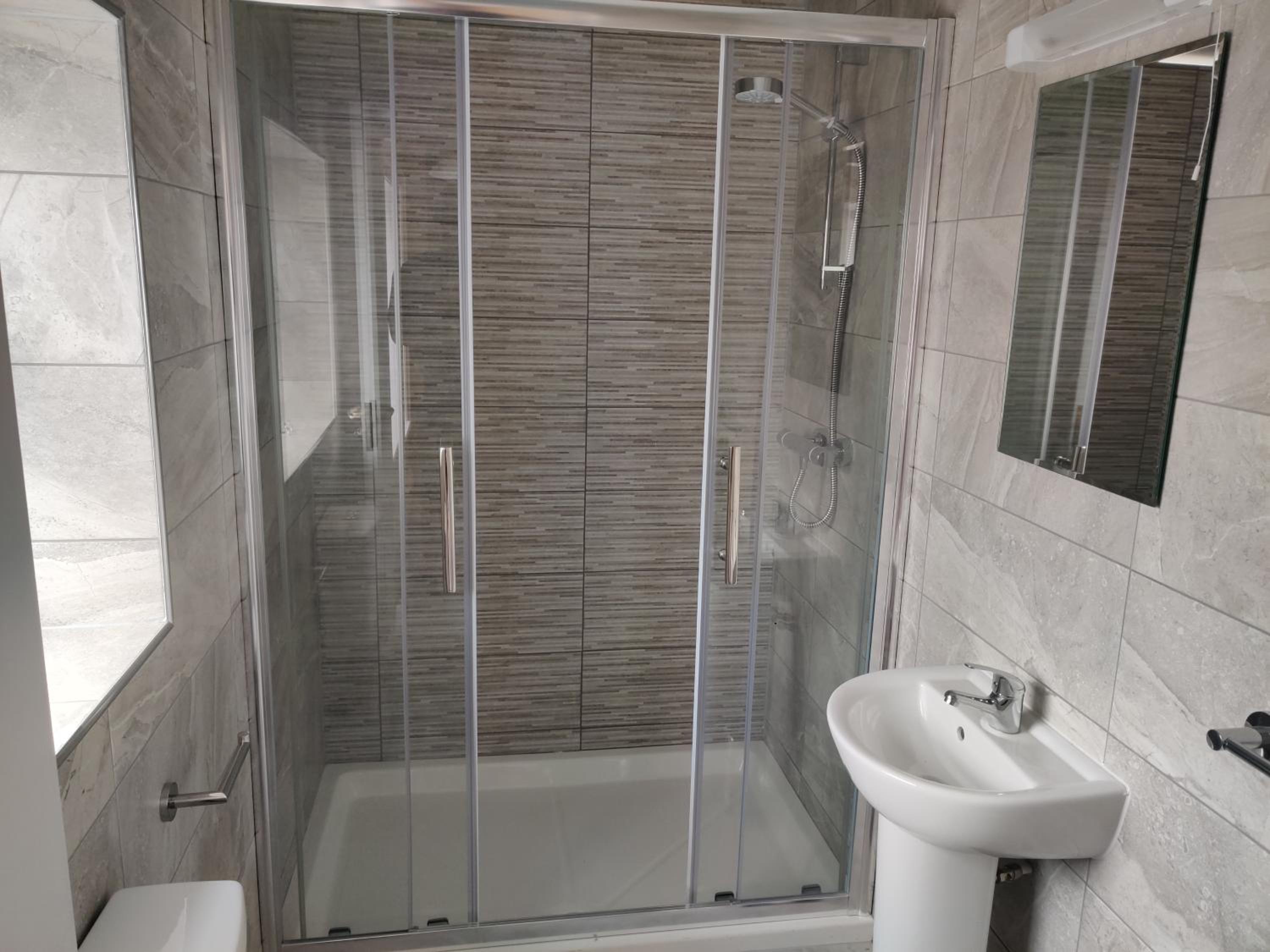 Double Room with Private Bathroom - Photo 2