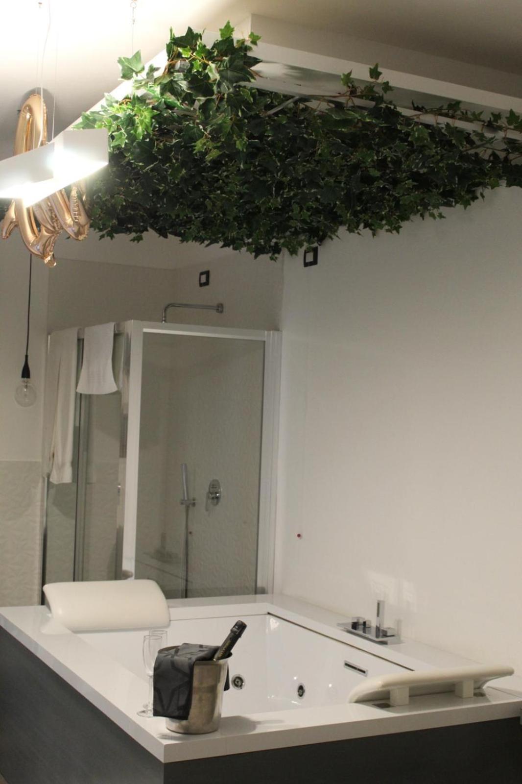 King Room with Spa Bath - Photo 14