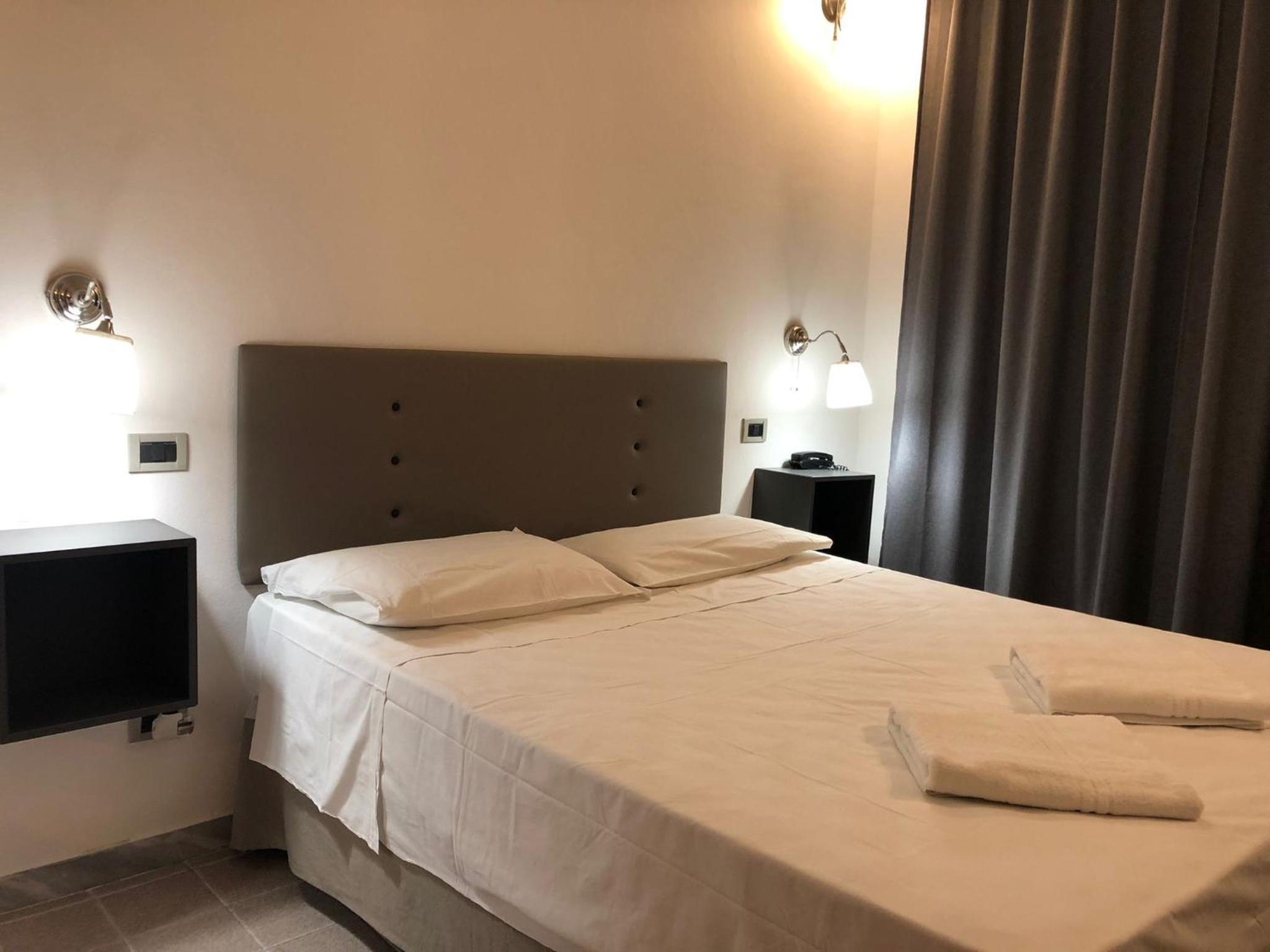 Double or Twin Room - Photo 4