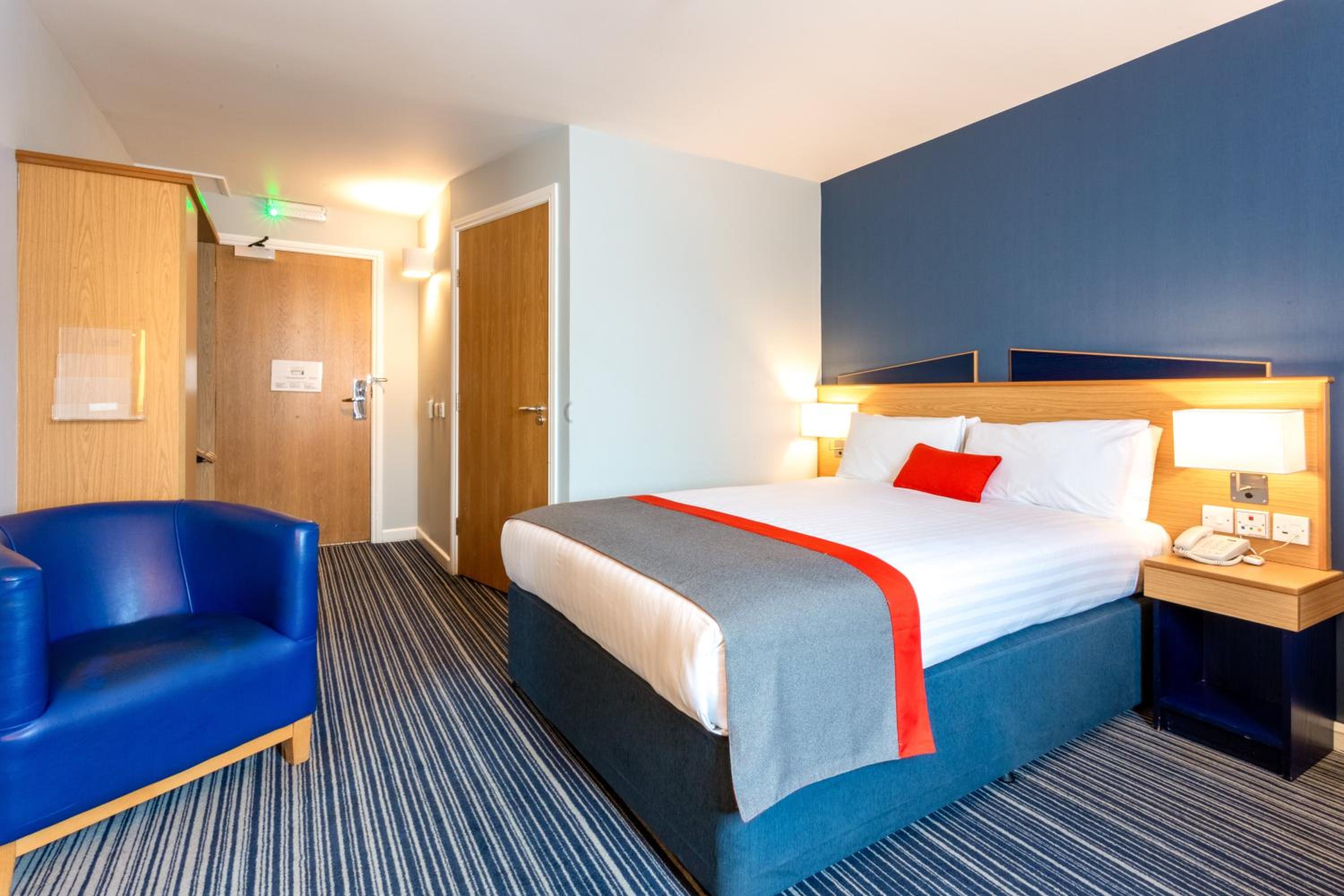 Standard Double Room with Free Hot Breakfast - Accessible - Photo 3