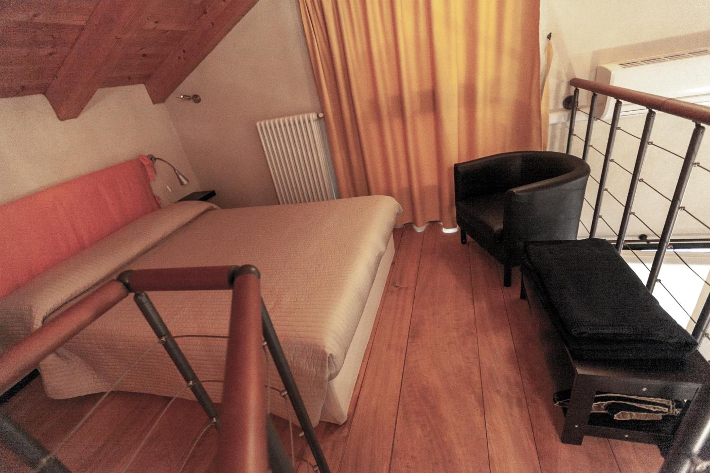 Studio - Split Level - Photo 13