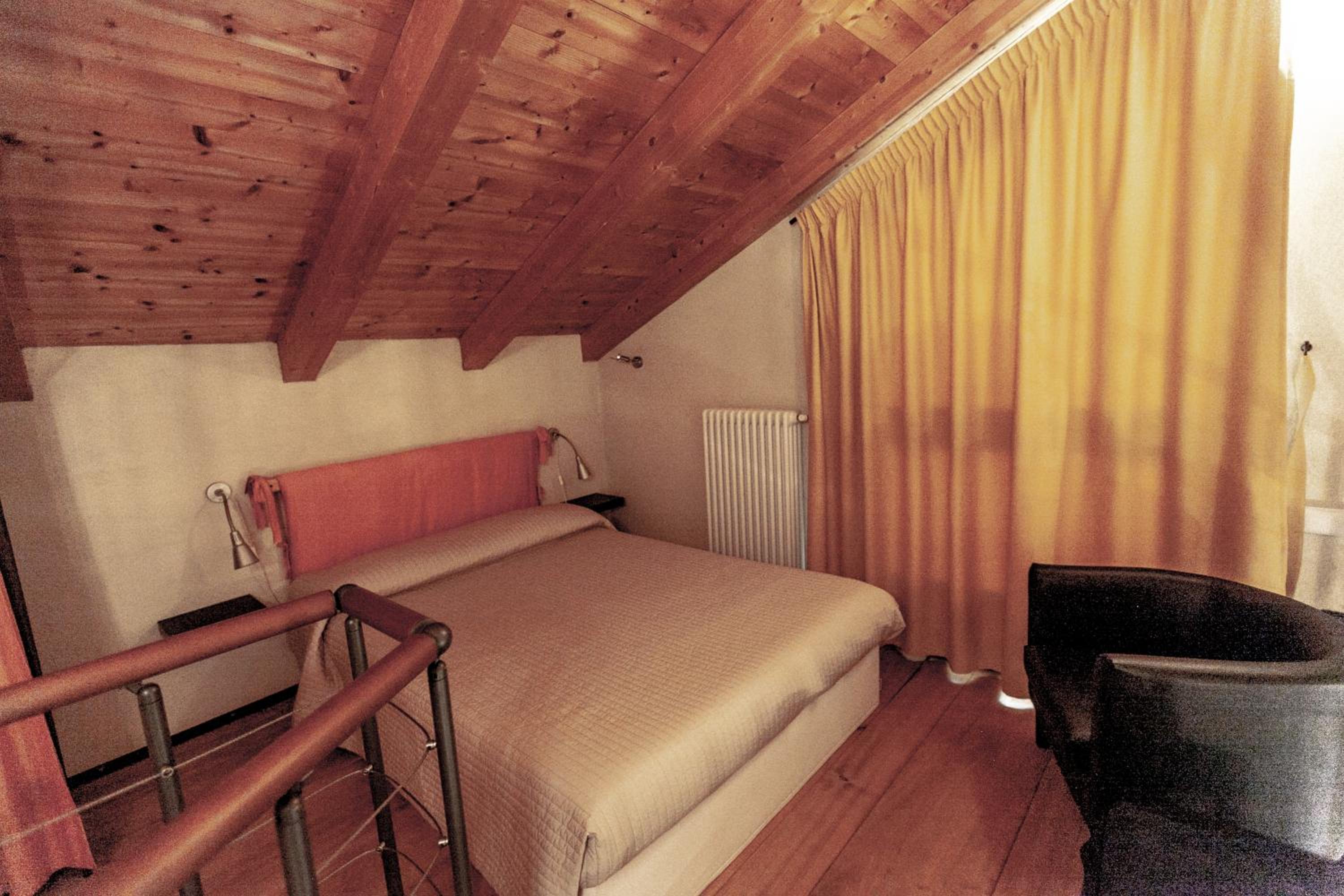 Studio - Split Level - Photo 11