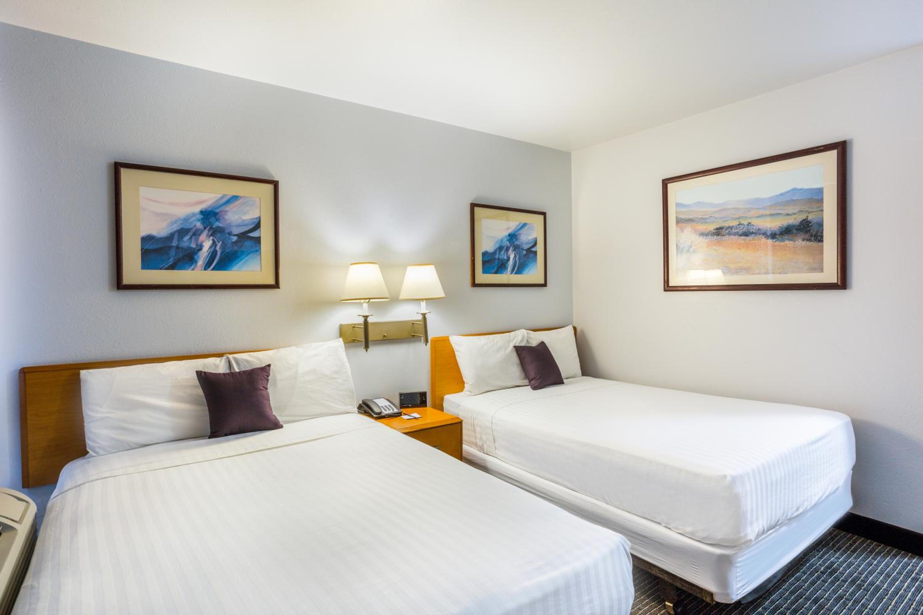 Double Room with Two Double Beds - Smoking photo 1