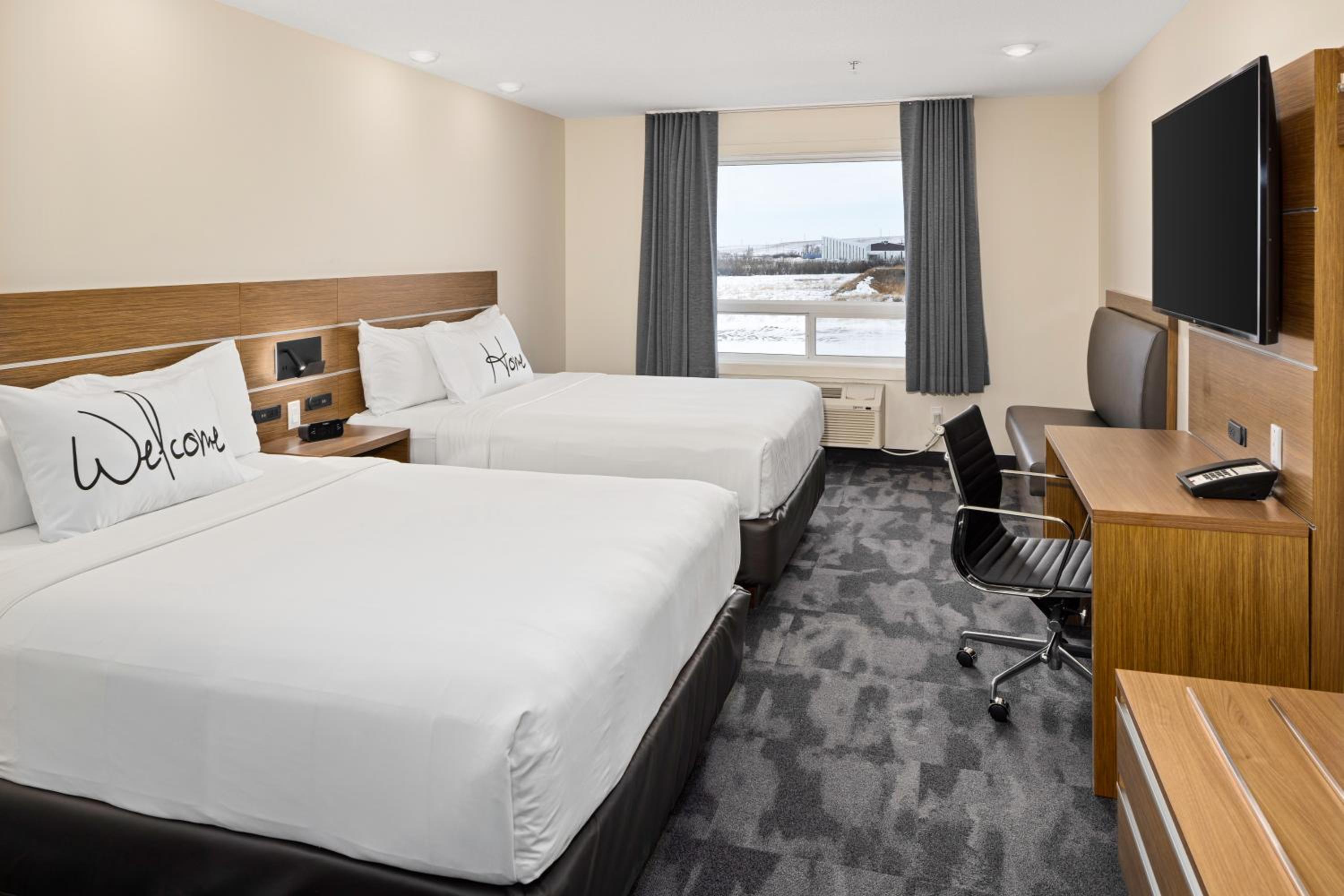 Queen Room with Two Queen Beds photo 2