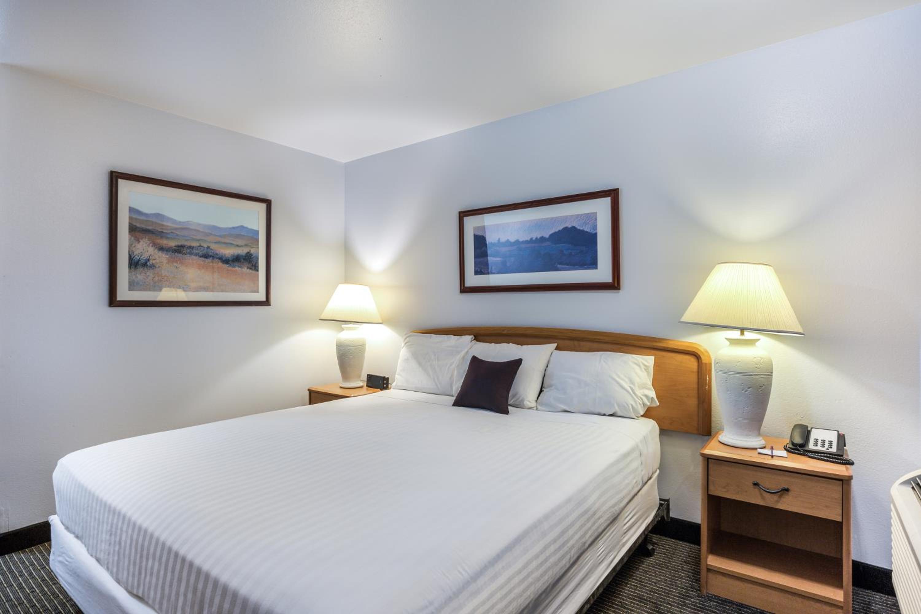 King Room - Non-Smoking photo 1