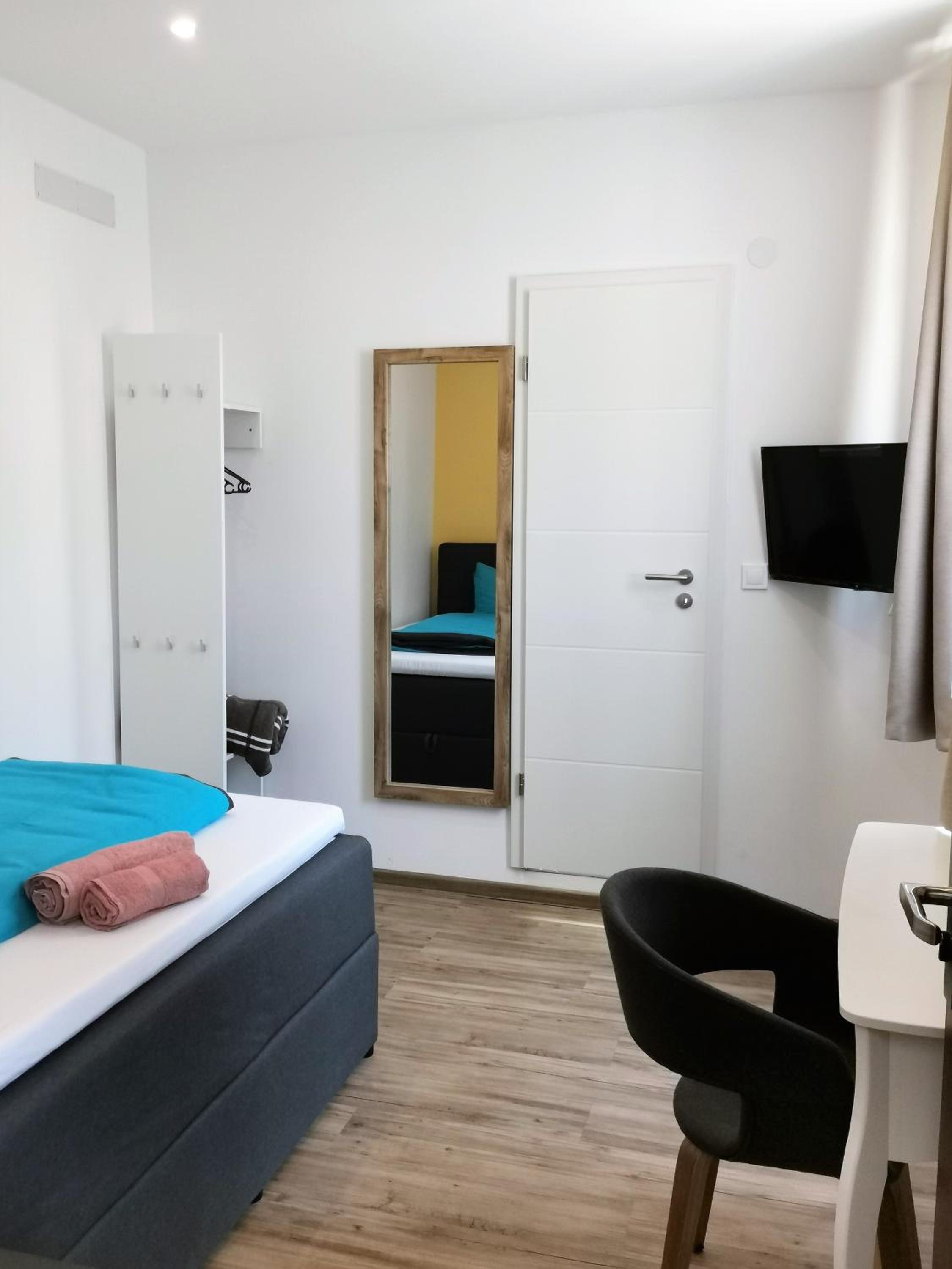 Large Single Room photo 1