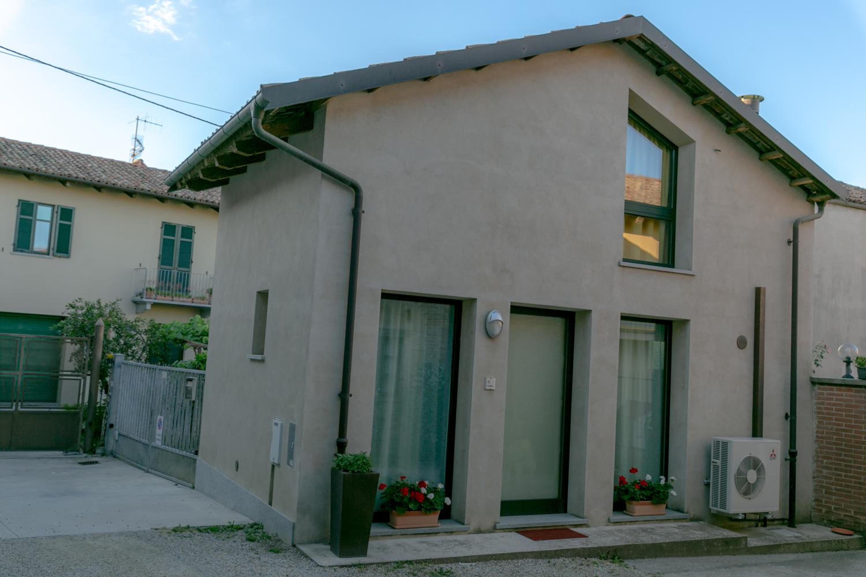 Studio - Split Level - Photo 4