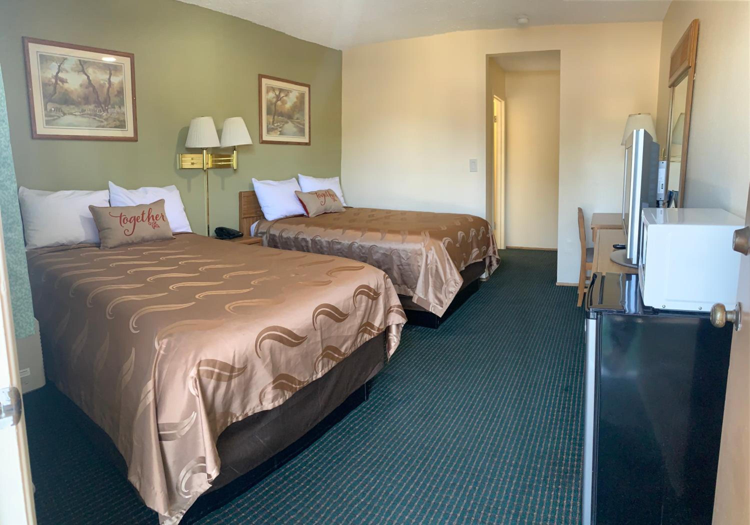 Double Room with Two Double Beds - Non-Smoking - Photo 4