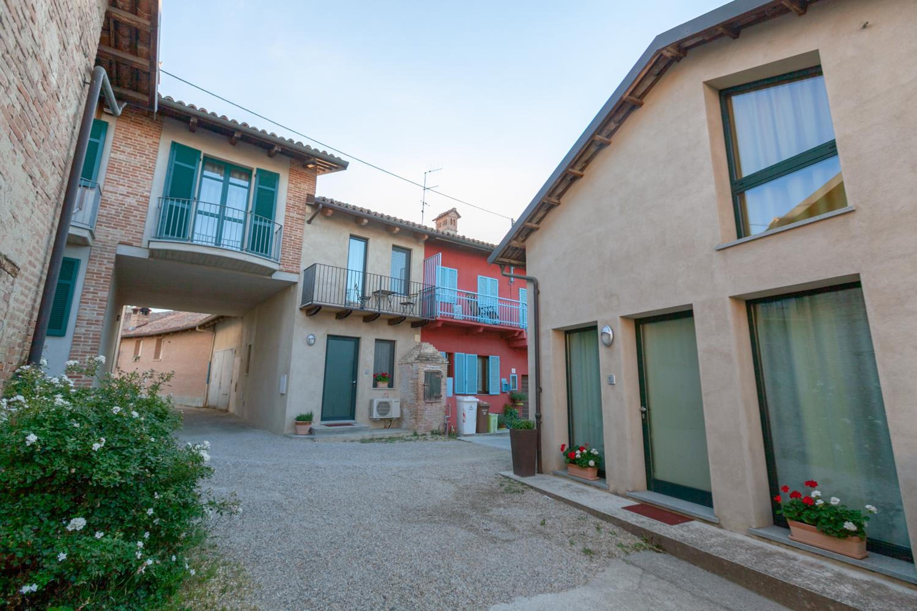 Studio - Split Level - Photo 28