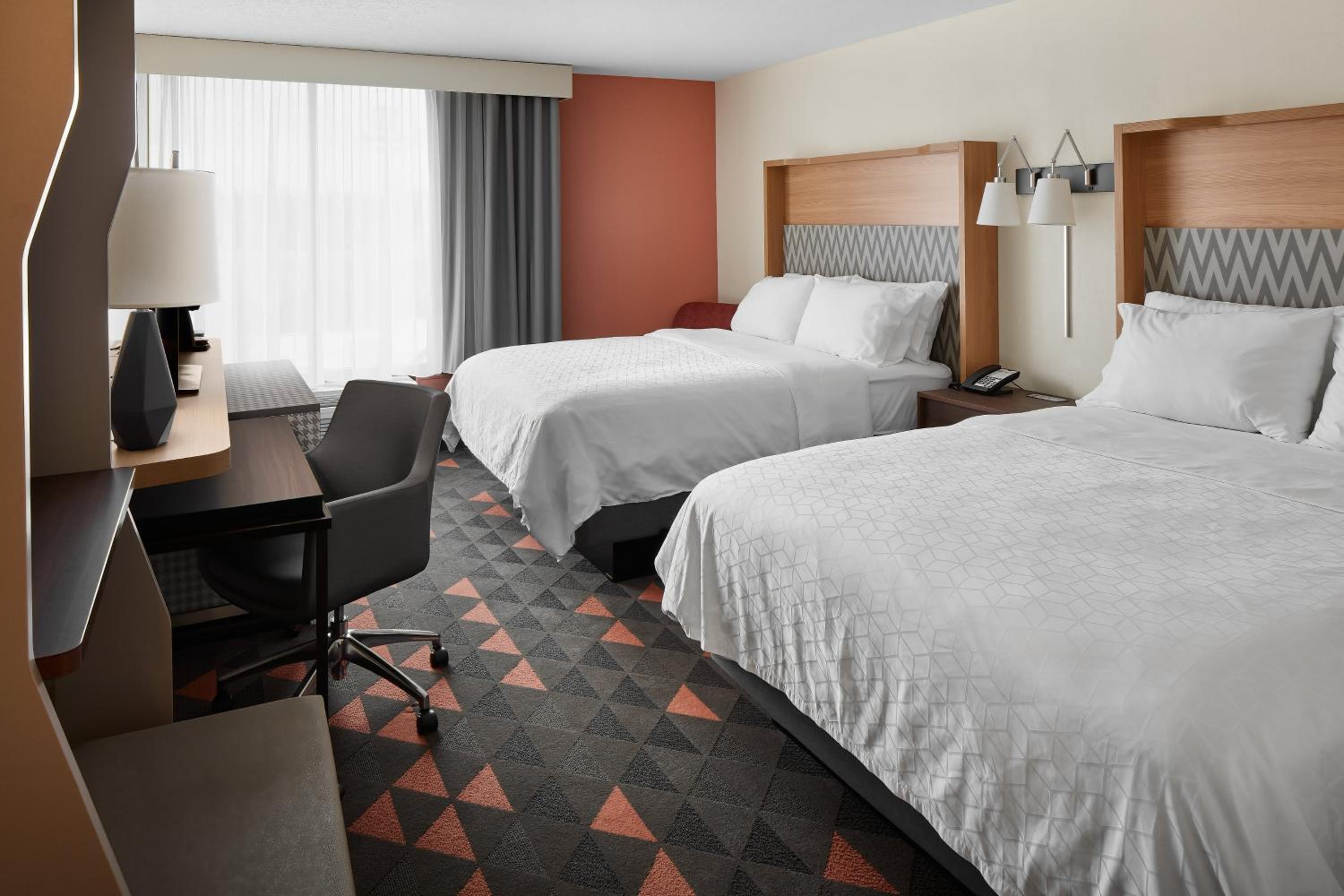 Standard Room with Two Queen Beds - Photo 3