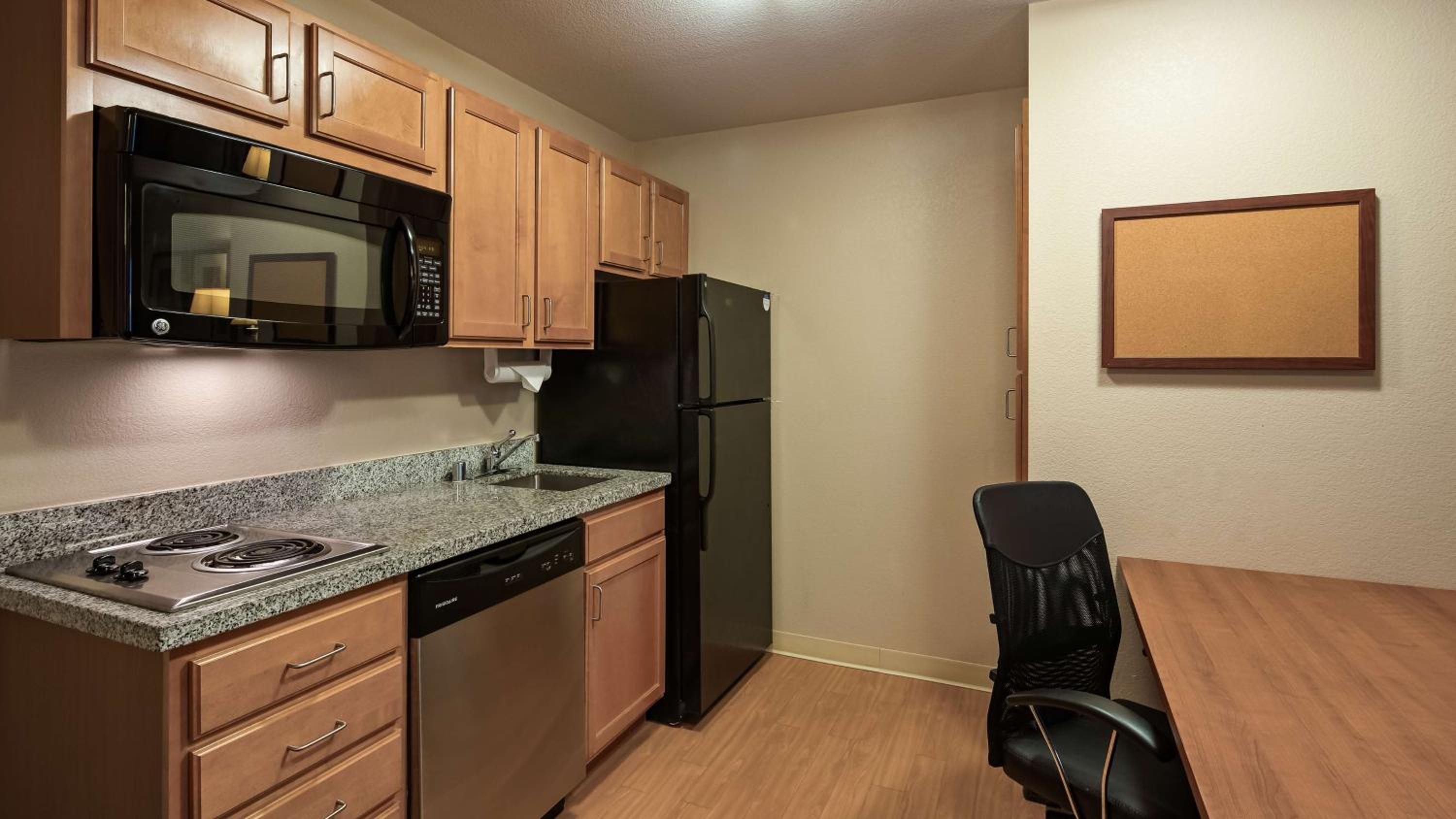 King Suite - Non-Smoking - Photo 3