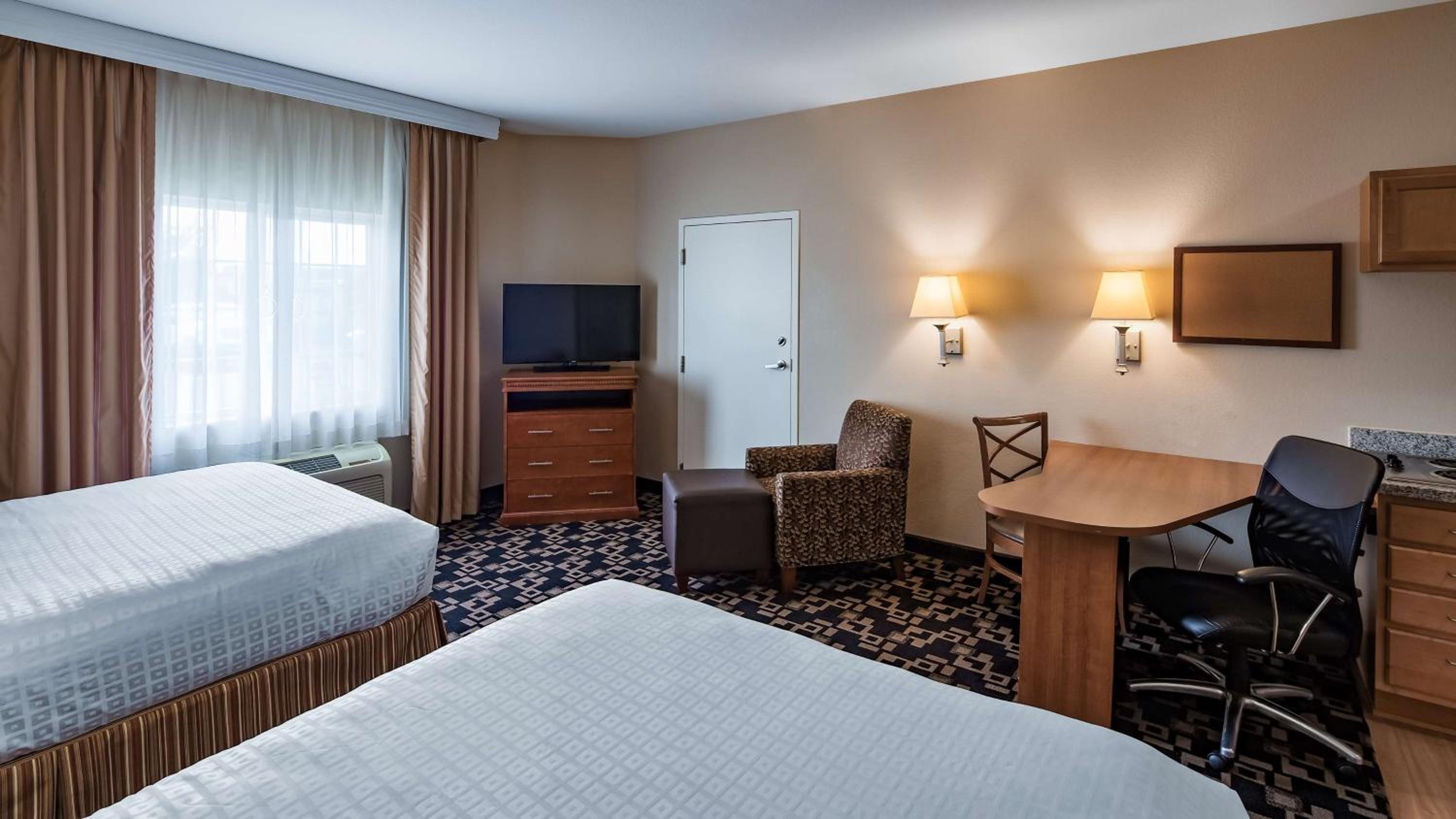 Queen Room with Two Queen Beds - Disability Access - Photo 4