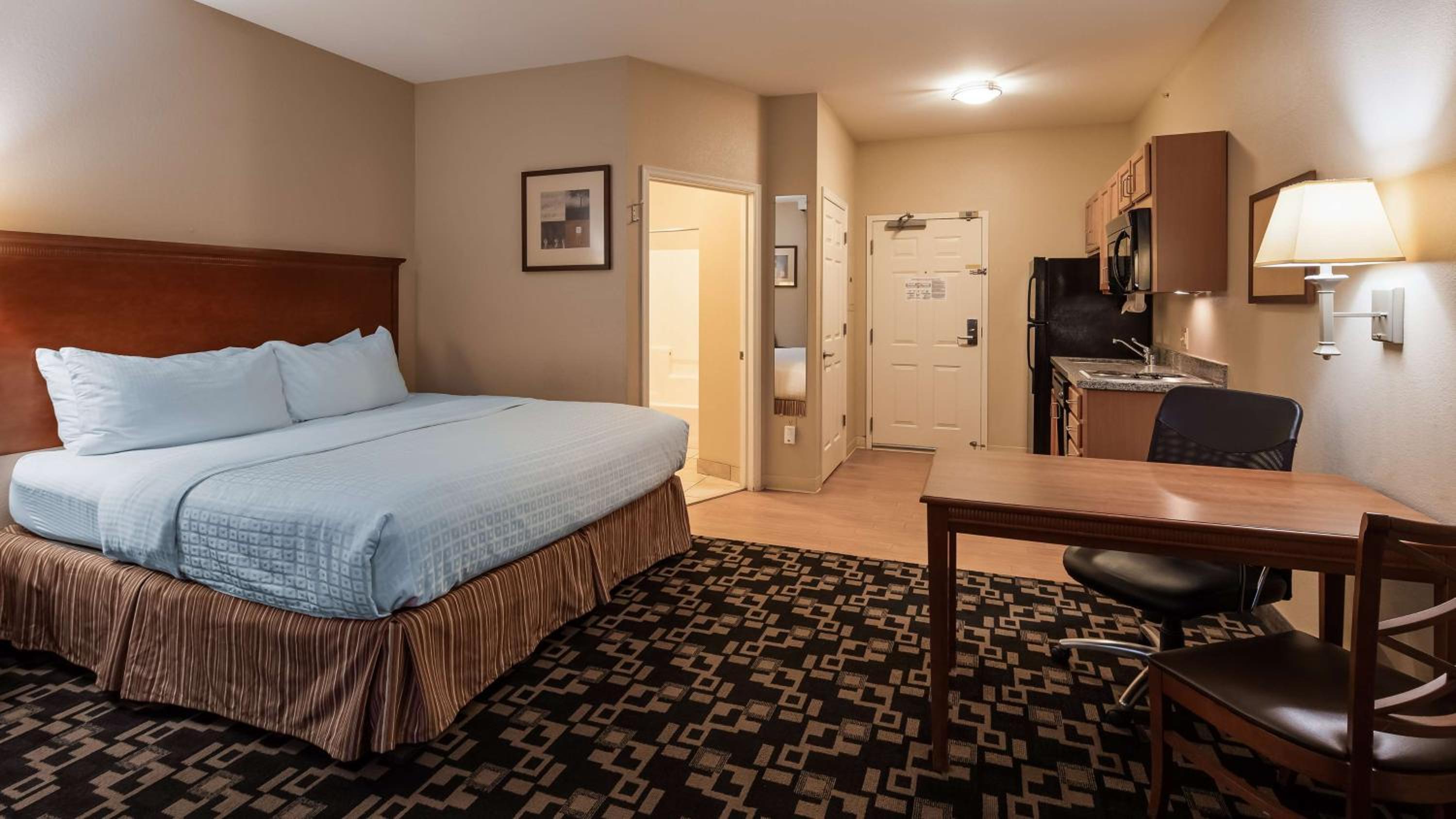 King Room with Kitchenette - Non-Smoking - Photo 2