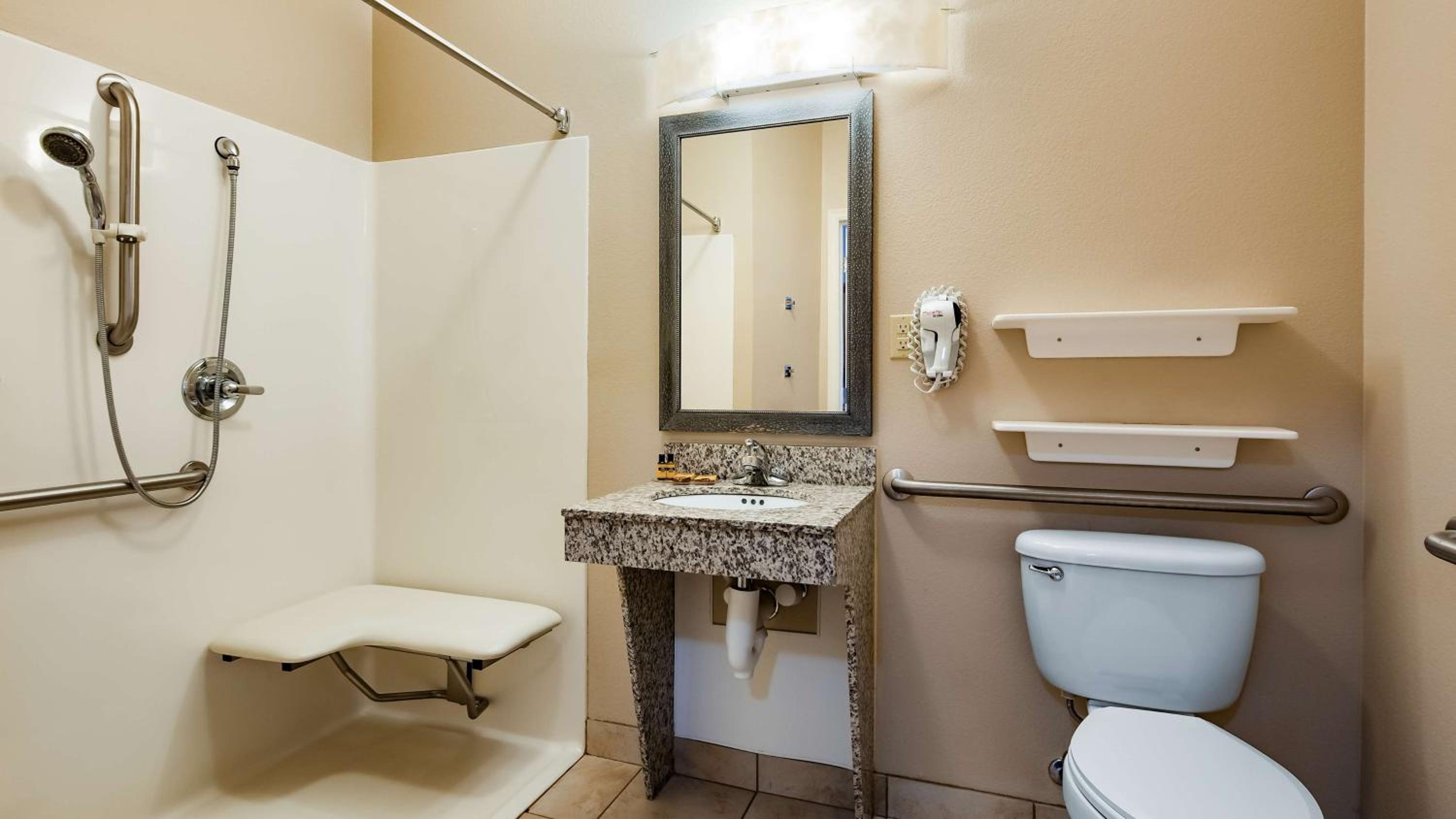 Queen Room with Two Queen Beds - Disability Access - Photo 2