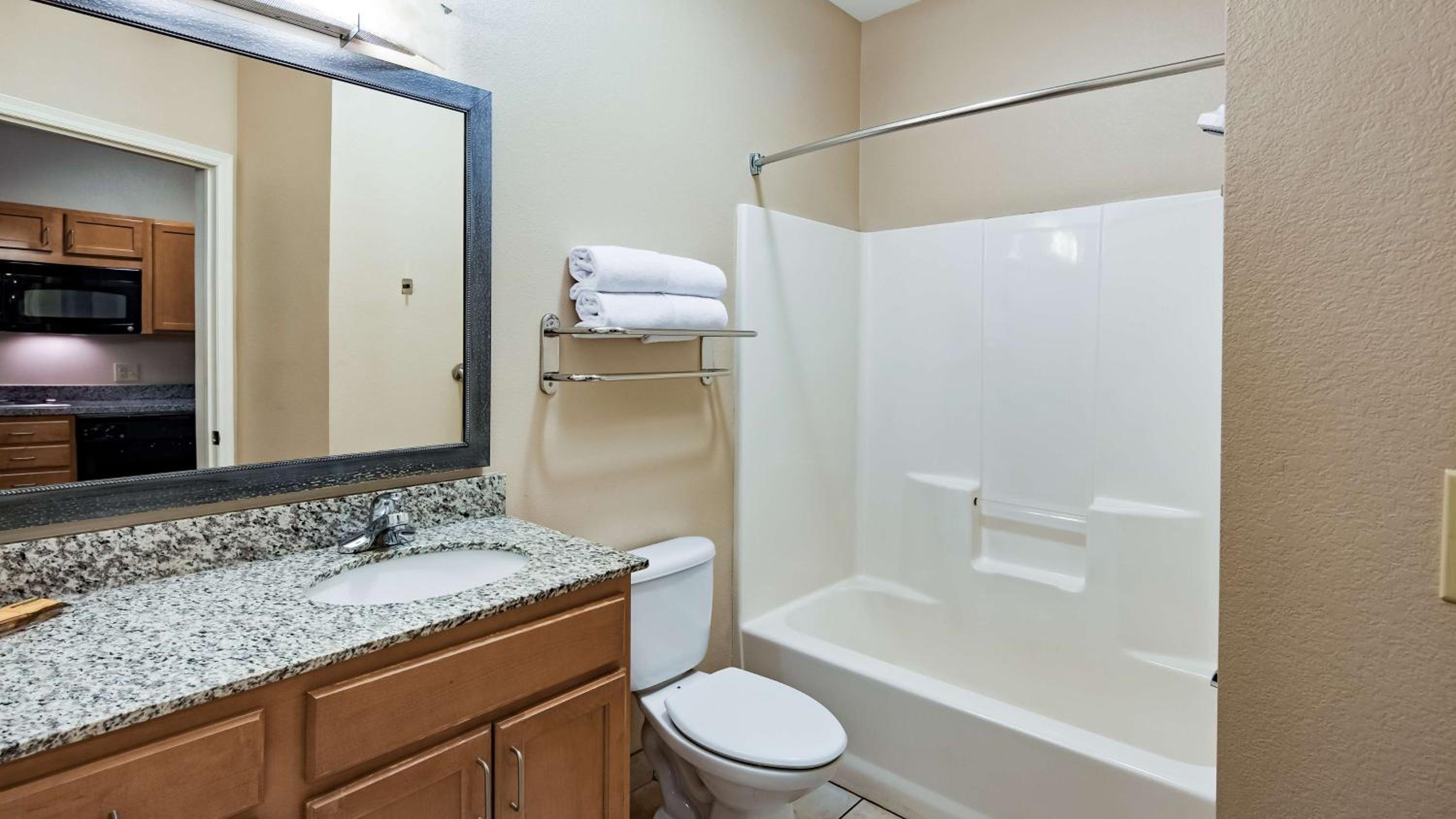 King Room with Kitchenette - Non-Smoking - Photo 4