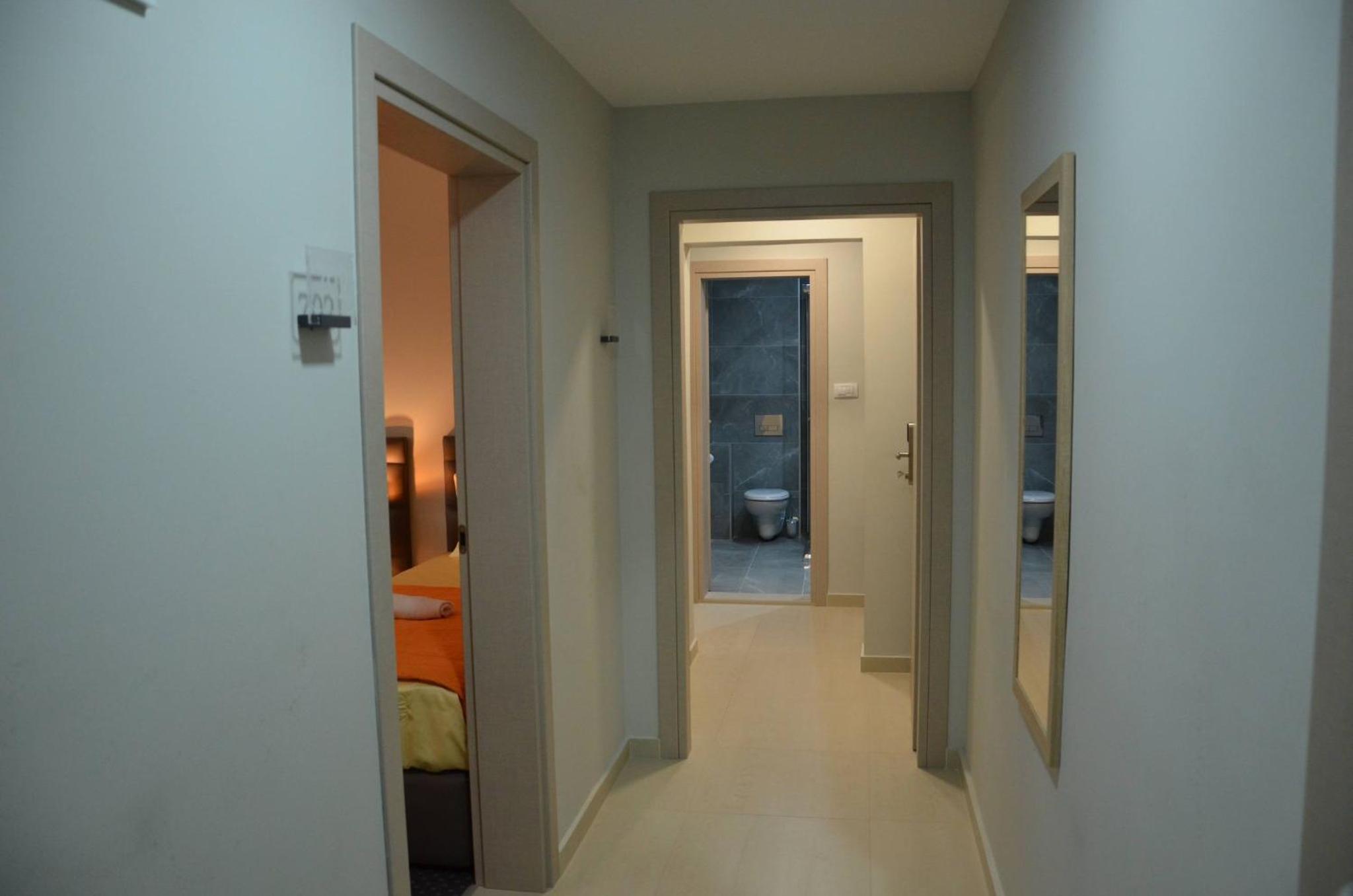 One-Bedroom Apartment - Photo 6