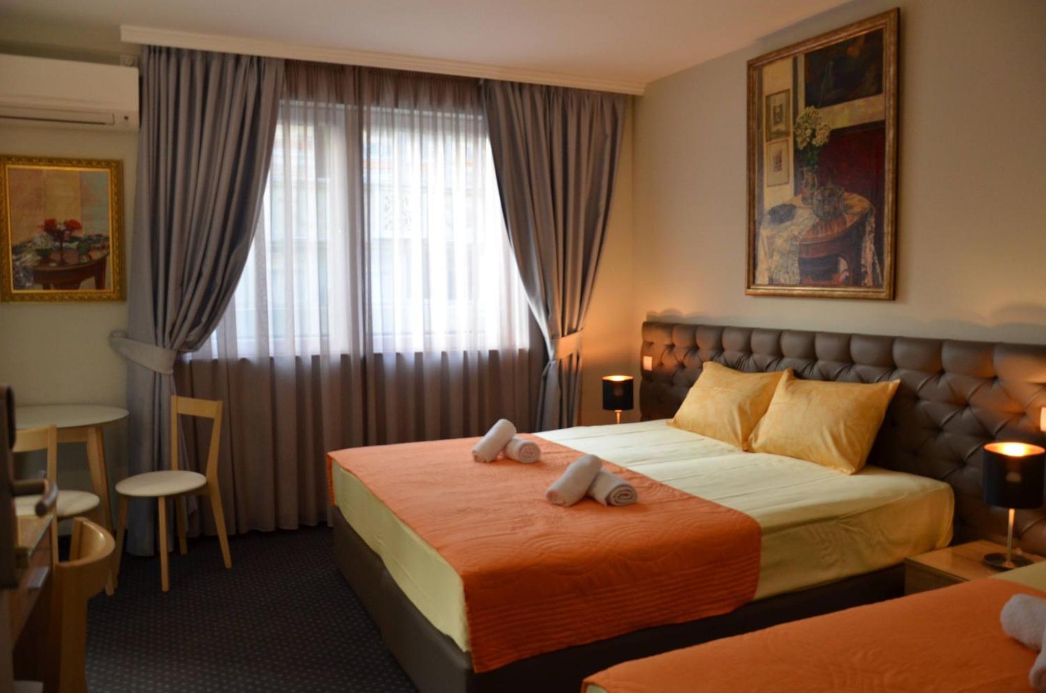One-Bedroom Apartment - Photo 1