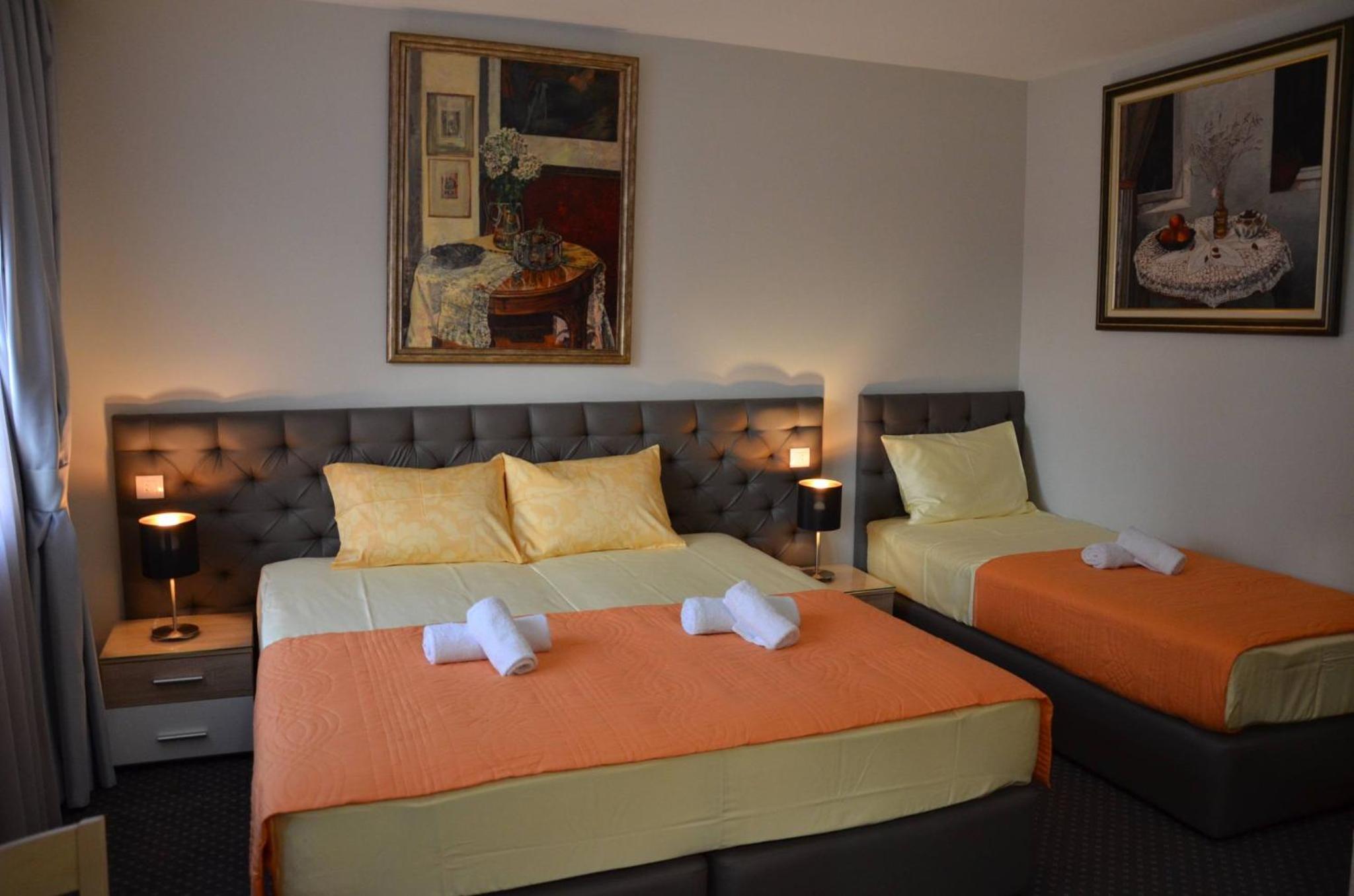 One-Bedroom Apartment - Photo 3