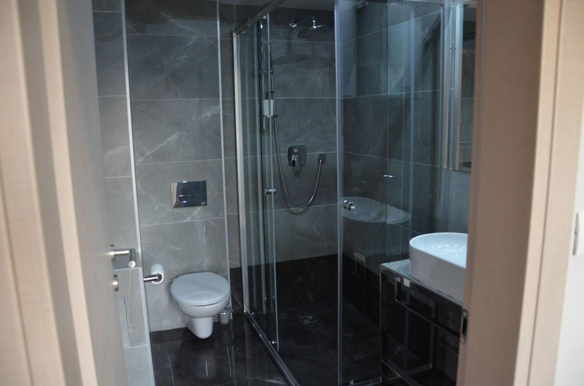 One-Bedroom Apartment - Photo 4