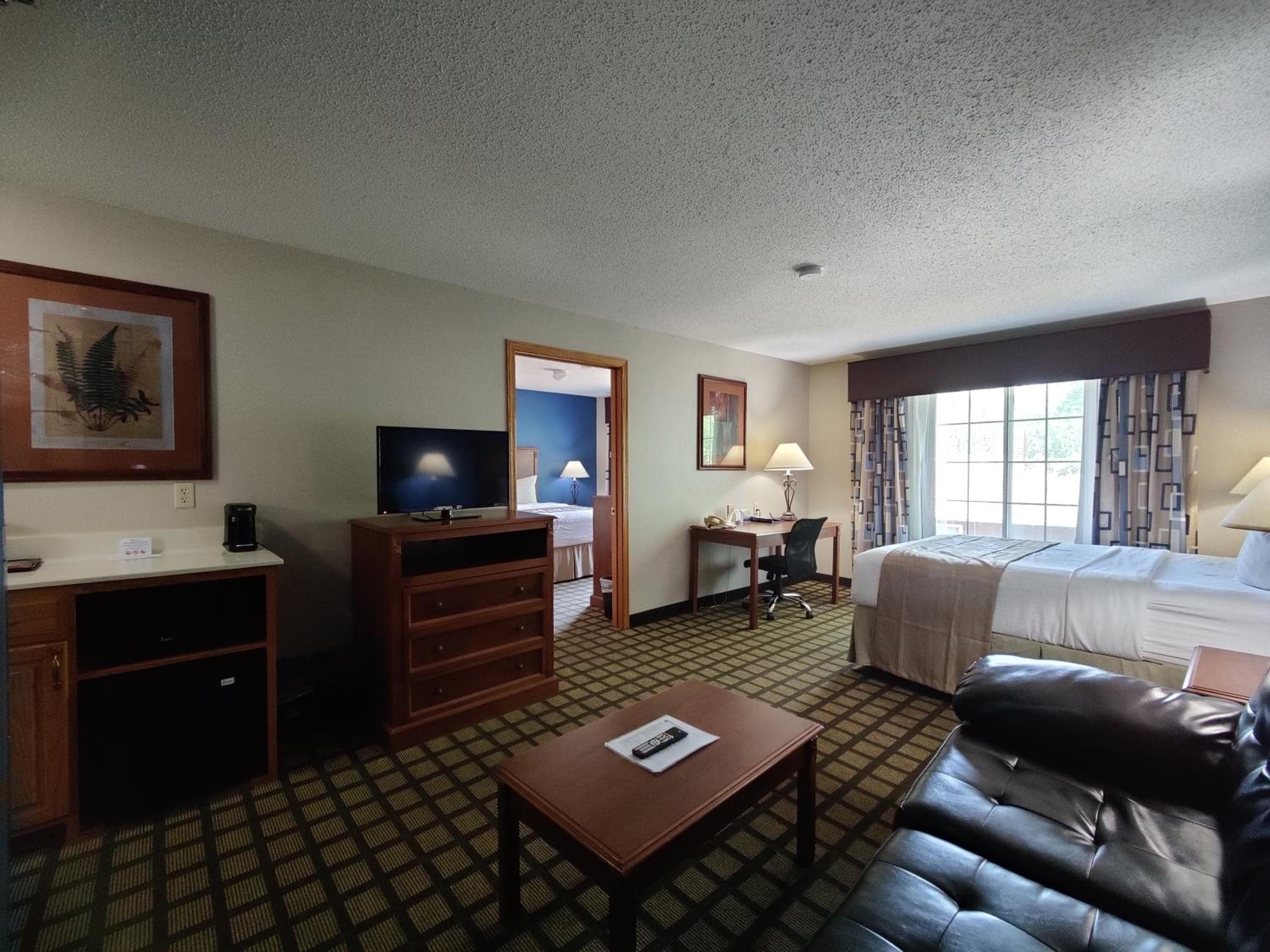 Queen Suite with Two Queen Beds and Sofa - Non-Smoking photo 2