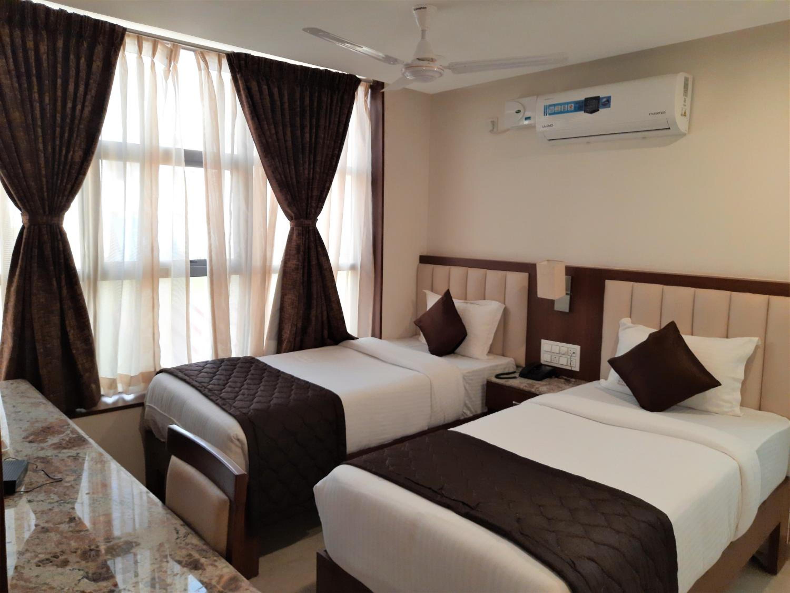 Twin Room - Photo 3