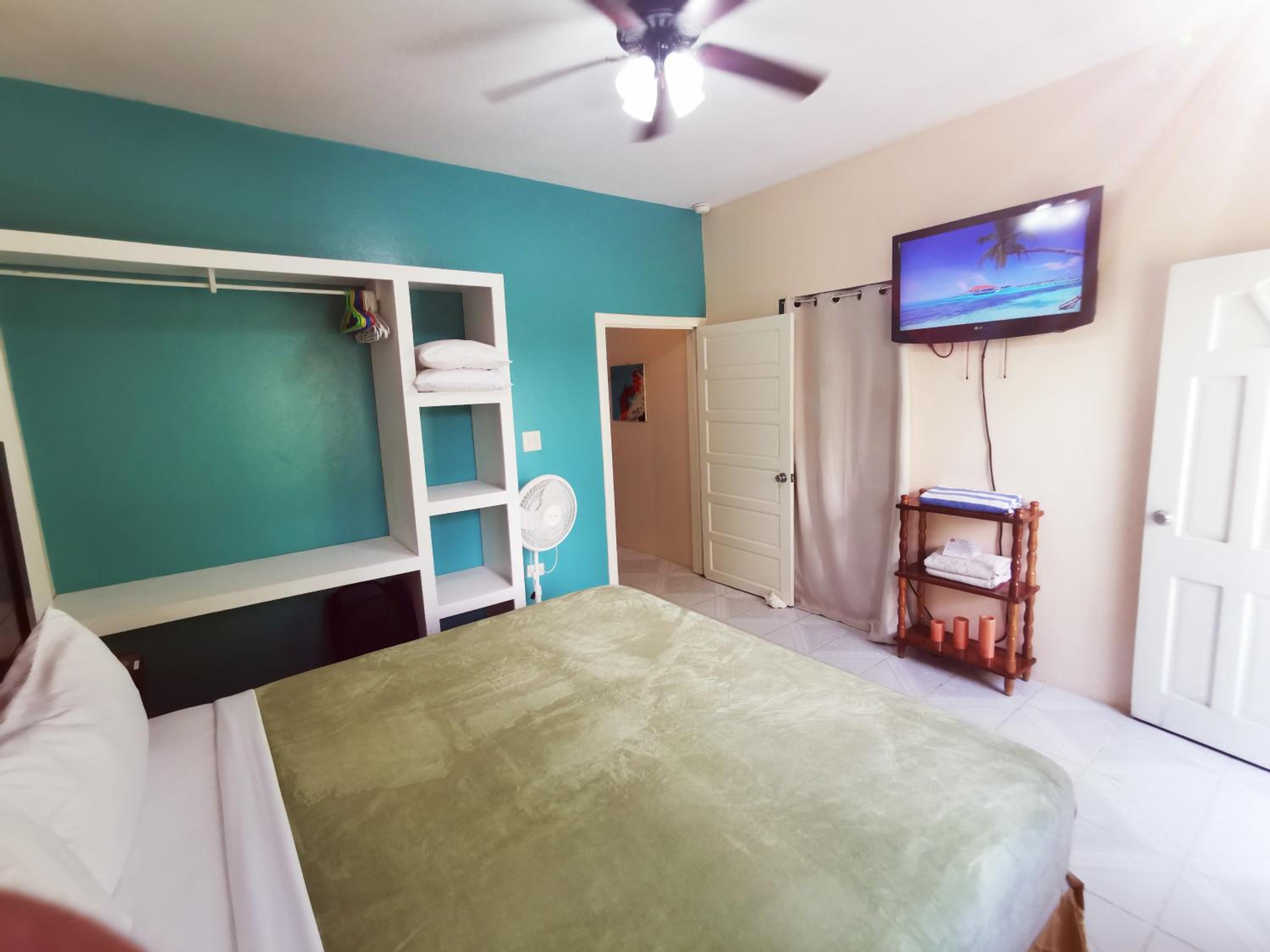 One-Bedroom Apartment photo 2