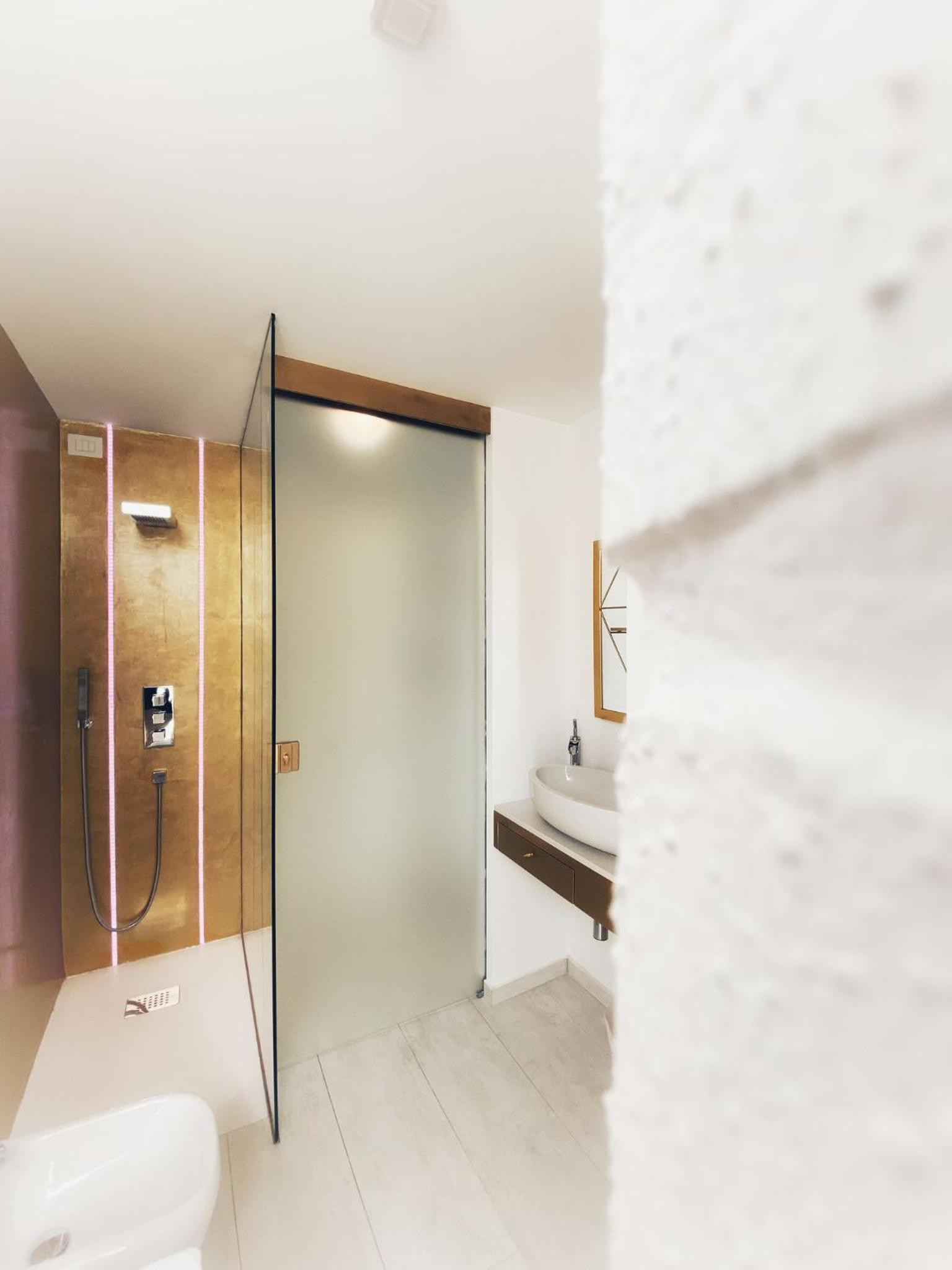 Superior Double or Twin Room with City View - Photo 31